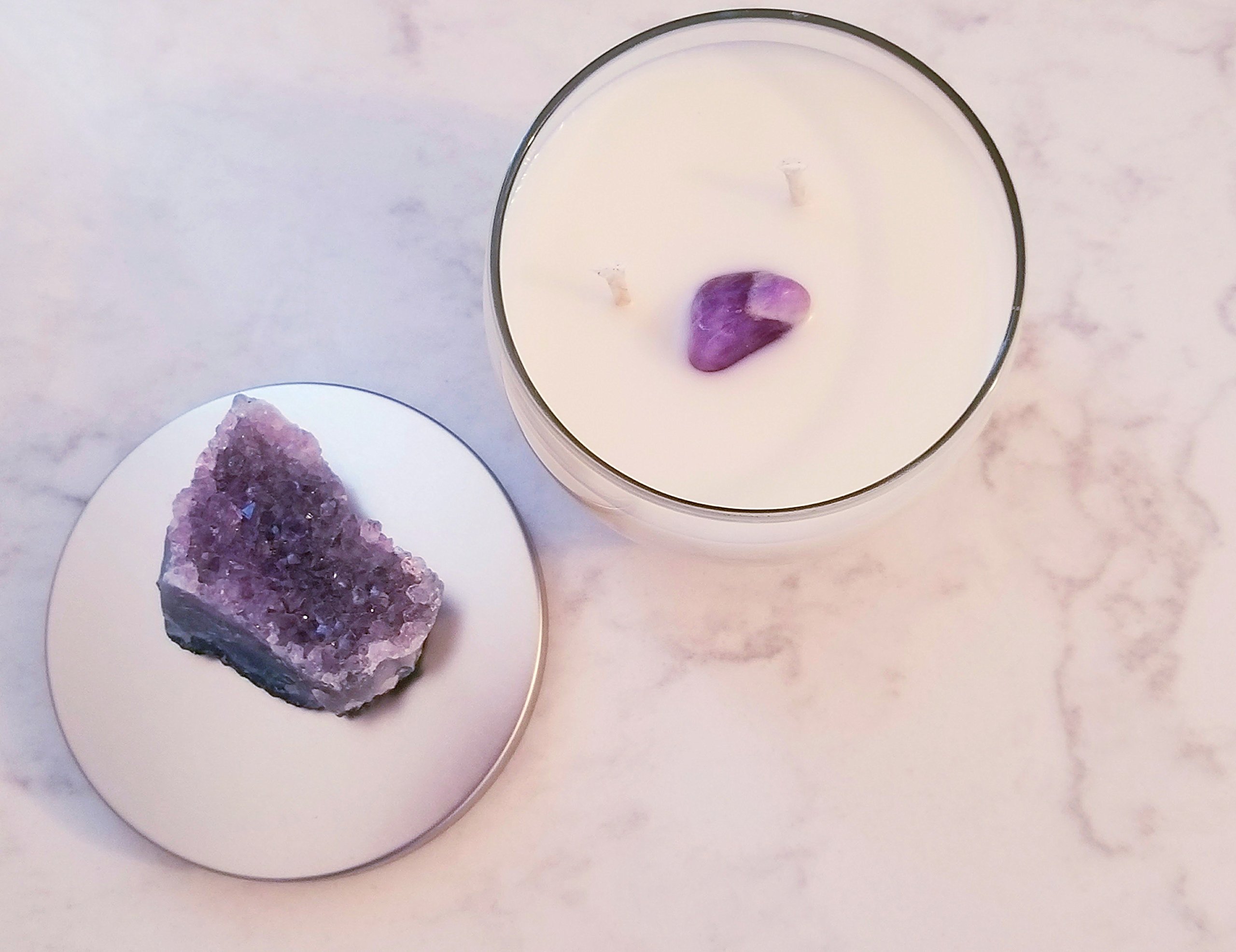 Natural Amethyst Crystal Soy Candle with Lavender Essential Oil - Relaxing Aromatherapy Gift for Home, Spa & Meditation
