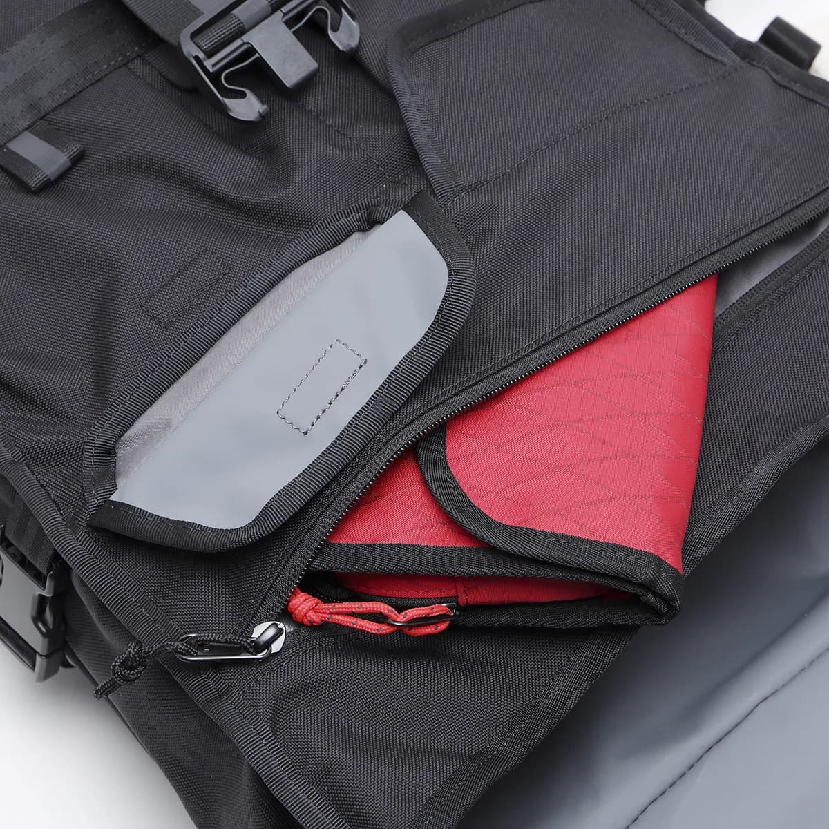 Warsaw 30L Backpack - Lightweight Durable Travel Hiking Daypack for Men & Women - Perfect for Outdoor Adventures, Commuting & Daily Use