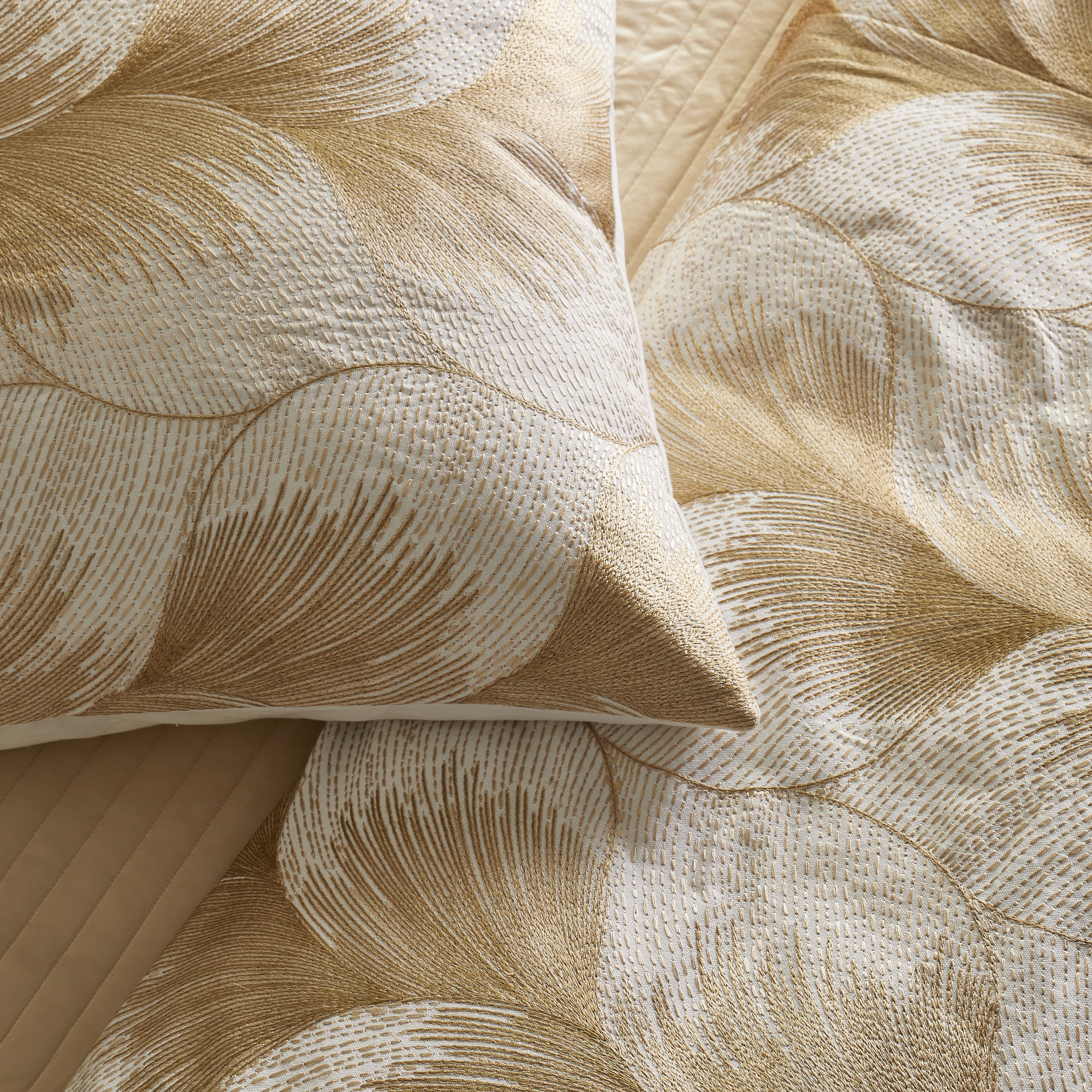 Fan Throw Blanket - Soft & Cozy Flannel Plush Throw for Home, Office, or Travel - Perfect for Couch, Bed, and Outdoor Use