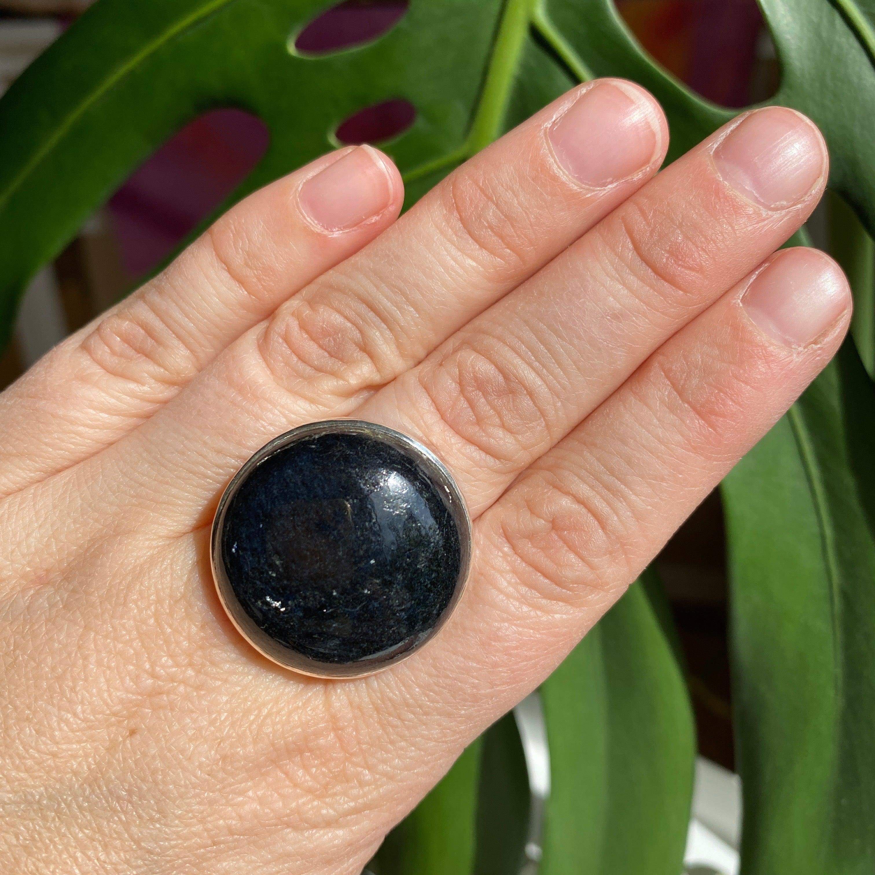 Black Tourmaline Round Hammered Band Ring - Size 9 - KRGJ2251 - Perfect for Spiritual Healing, Energy Protection & Boho Fashion Jewelry