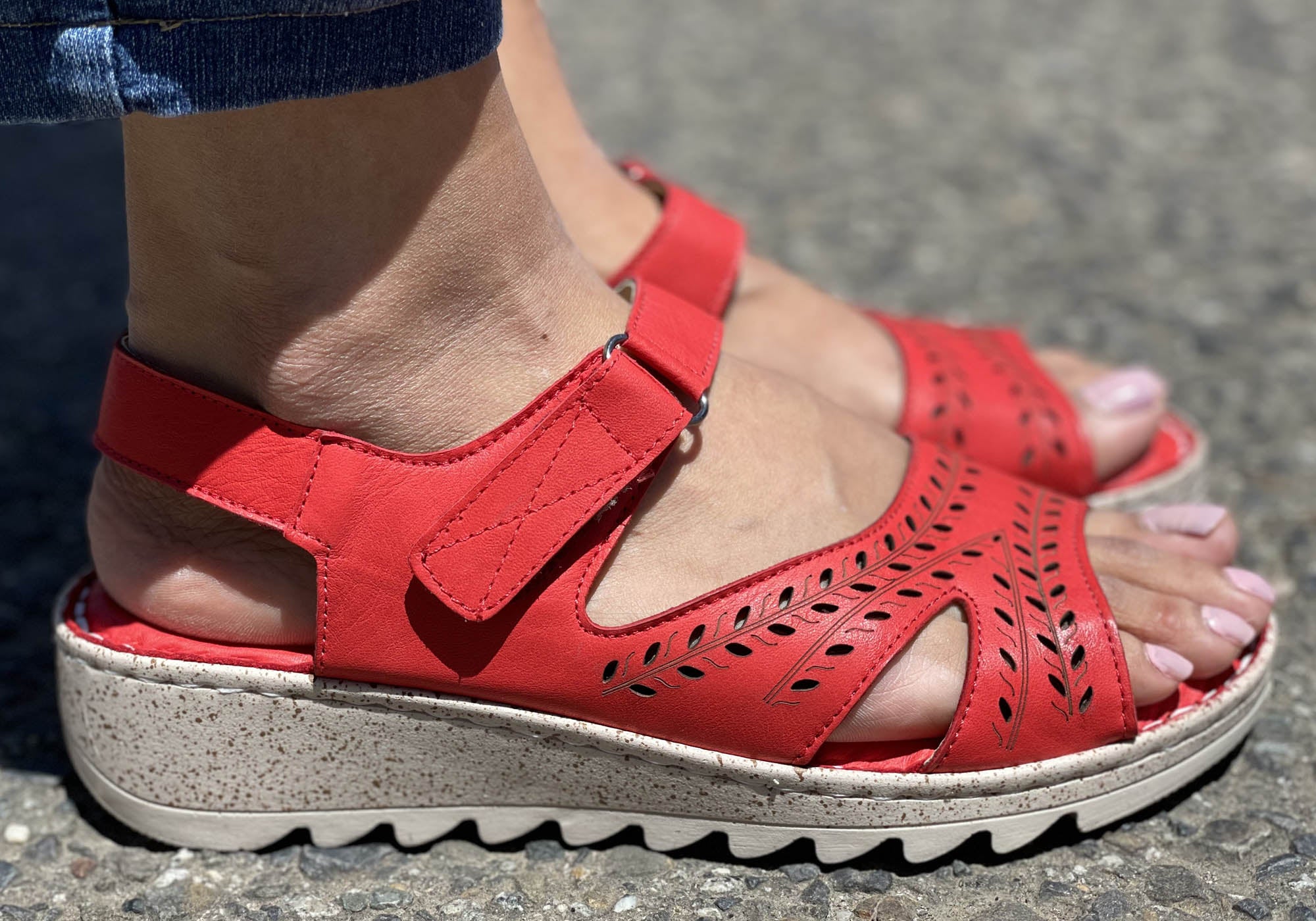 Orizonte Blanche Women's Comfortable Leather Sandals - European Style Summer Casual Shoes for Walking, Travel & Beach Vacations