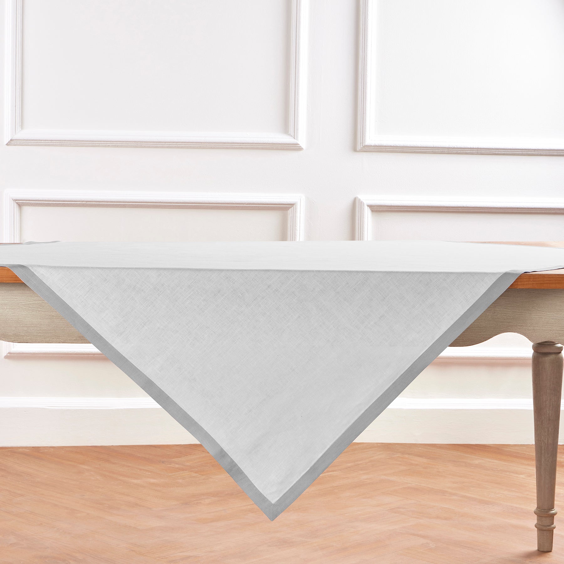 Classic Table Throw - Elegant and Durable Table Cover for Dining, Parties, and Home Decor | Perfect for Weddings, Holidays, and Everyday Use