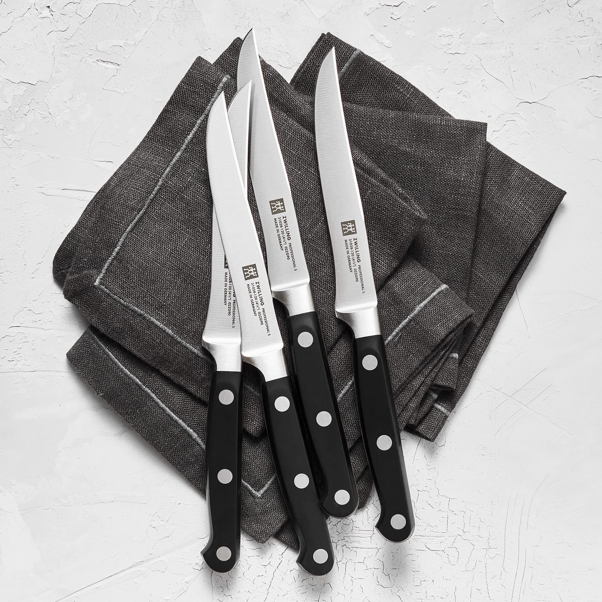 **ZWILLING Professional S 4-Piece Razor-Sharp German Steak Knife Set – High-Performance Stainless Steel, Dishwasher Safe – Perfect for Steak Dinners, BBQ Parties & Fine Dining**