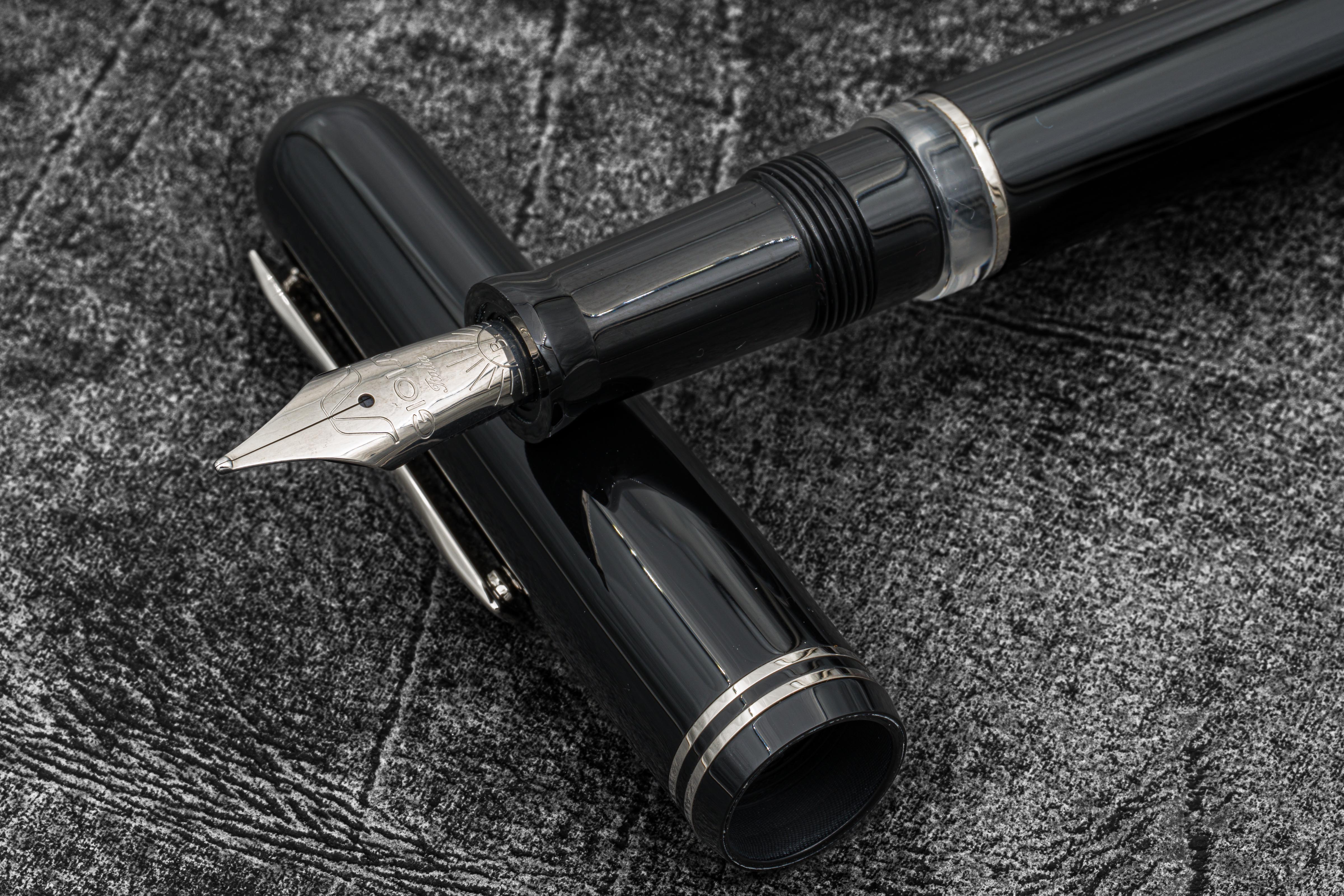 Gioia Metis Classic Black Fountain Pen with Silver Trim - Elegant Writing Instrument for Professionals, Calligraphy & Gift Giving