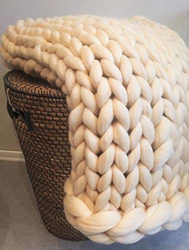 Clootess Chunky Knit Blanket - Merino Wool Handmade Boho Throw - 47x60 in (120x150 cm) - Soft & Cozy Beige Blanket for Bedroom, Living Room & Couch - Perfect for Winter Nights, Netflix Binges & Home Decor