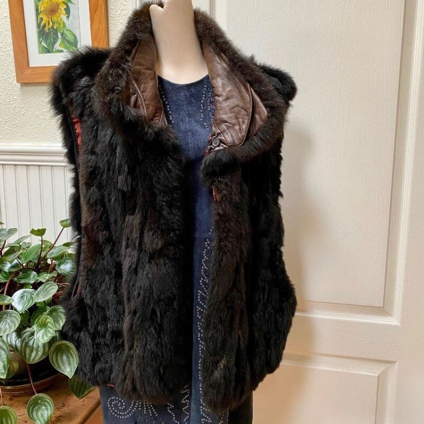 Vintage Andrew Marc Fur & Leather Vest for Women | Winter Fashion Outerwear | Cozy & Stylish Layering Piece for Cold Weather