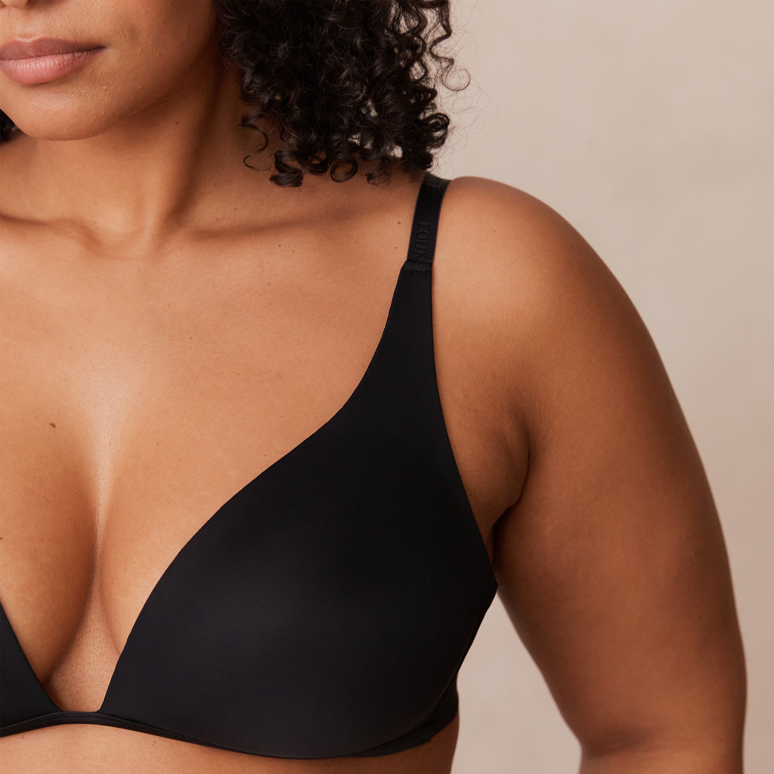 Light Non-Wired Plunge T-Shirt Bra in Black | Comfortable Everyday Wear for Work & Casual Outfits