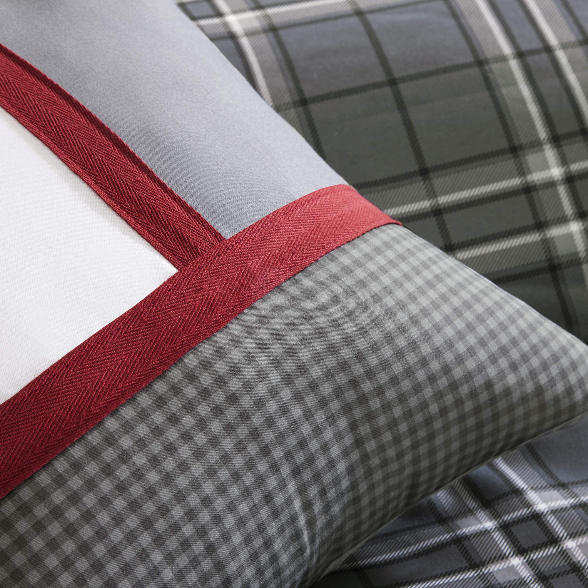 Intelligent Design Daryl 4-Piece Plaid Print All-Season Comforter Set - Twin/Twin XL, Ultra Soft Microfiber Bedding for Teens & Kids, Grey - Perfect for Dorm Rooms, Guest Beds & Cozy Bedroom Decor