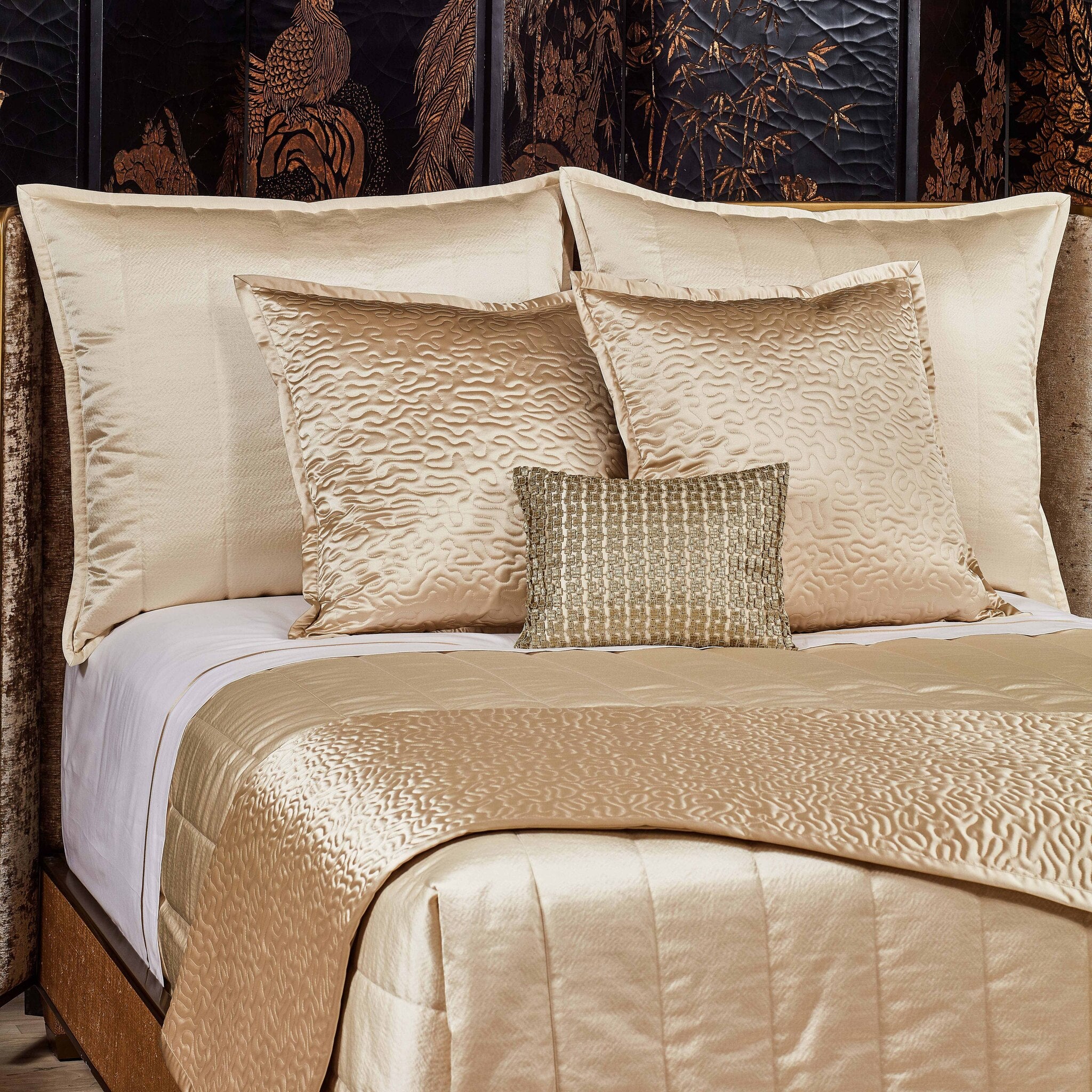 Hammered Quilted Coverlet - Luxury Bedspread for Queen/King Size Beds - Perfect for Cozy Bedrooms & Guest Rooms