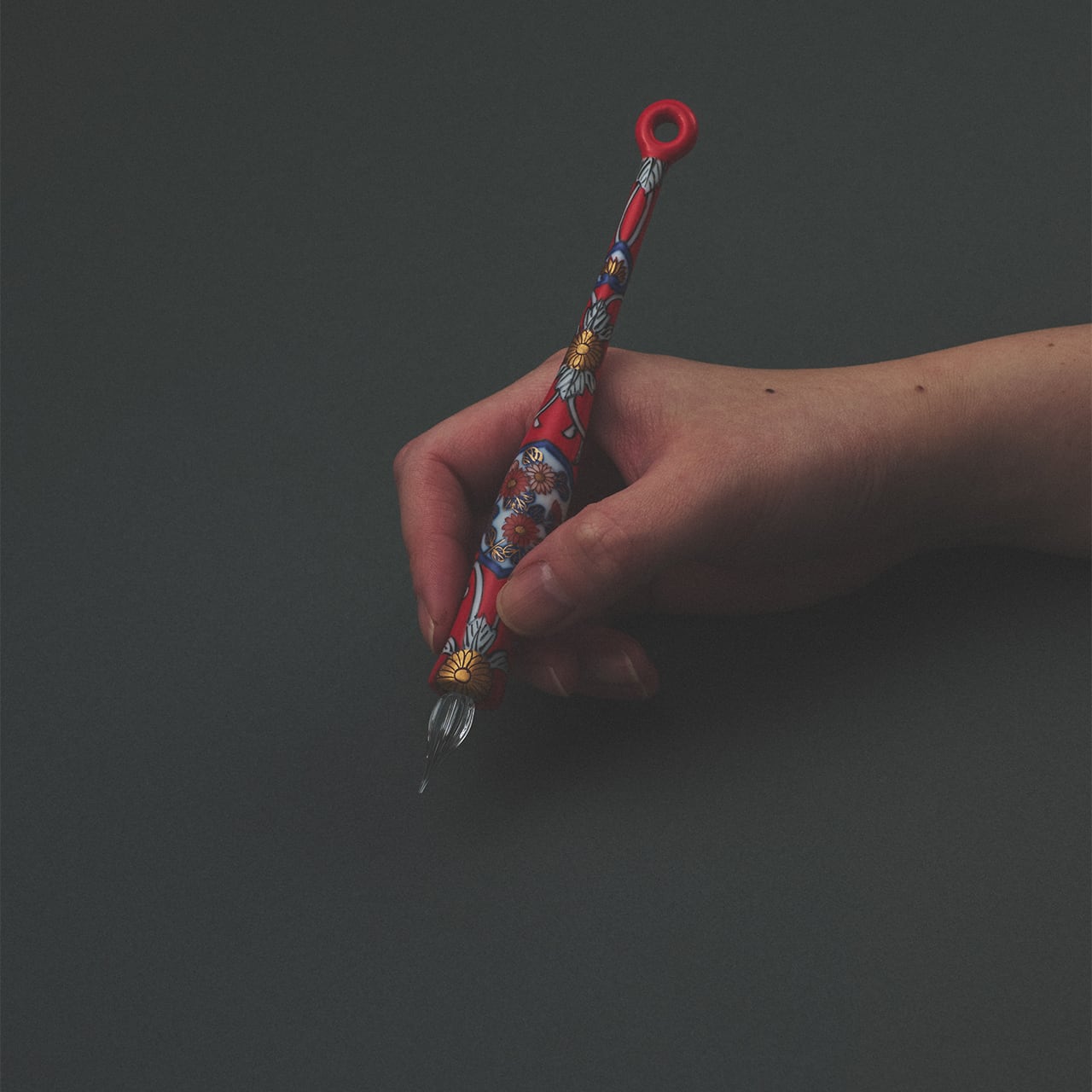 Imari Yaki Japanese Glass Dip Pen - Red & Gold Floral Arabesque Design for Calligraphy, Art & Letter Writing | Elegant Handwriting Tool for Artists & Stationery Lovers