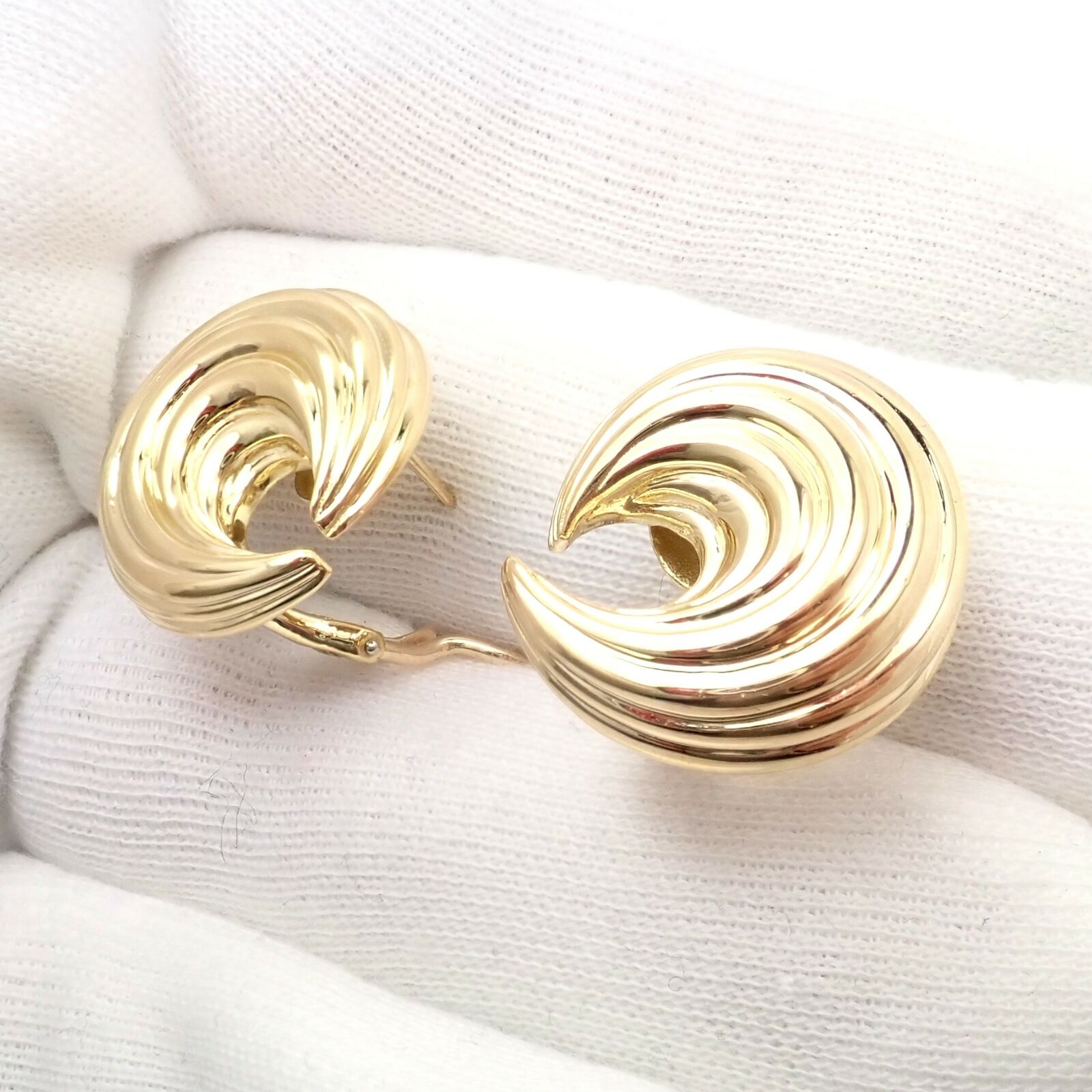 Authentic Tiffany & Co 18k Yellow Gold Vintage Crescent Moon Earrings - Perfect for Weddings, Anniversaries & Special Occasions