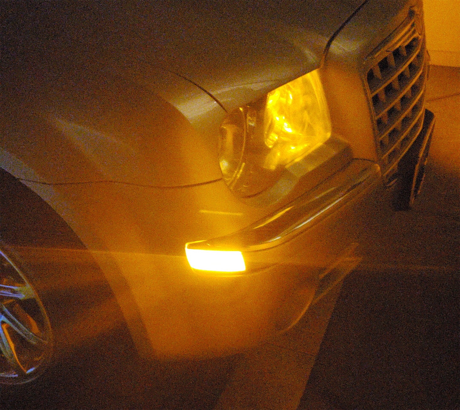 2005-2010 Chrysler 300 Amber LED Side Marker Lights - Clear Lens with 30 SMD LEDs - Durable Replacement for Front Turn Signals - Perfect for Night Driving & Car Customization
