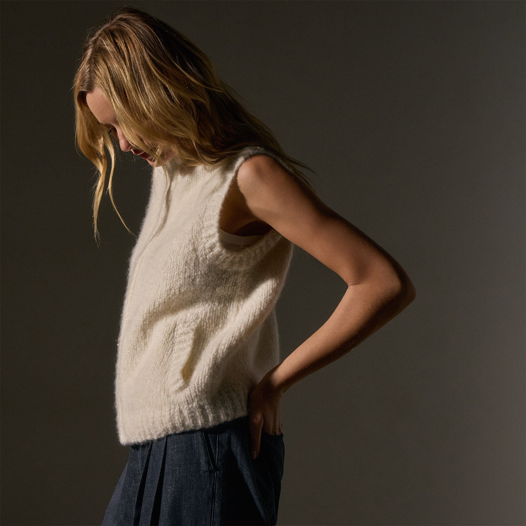 Cloud Knit Vest for Women - Soft & Warm Winter Layering Piece - Perfect for Snowy Days & Outdoor Activities