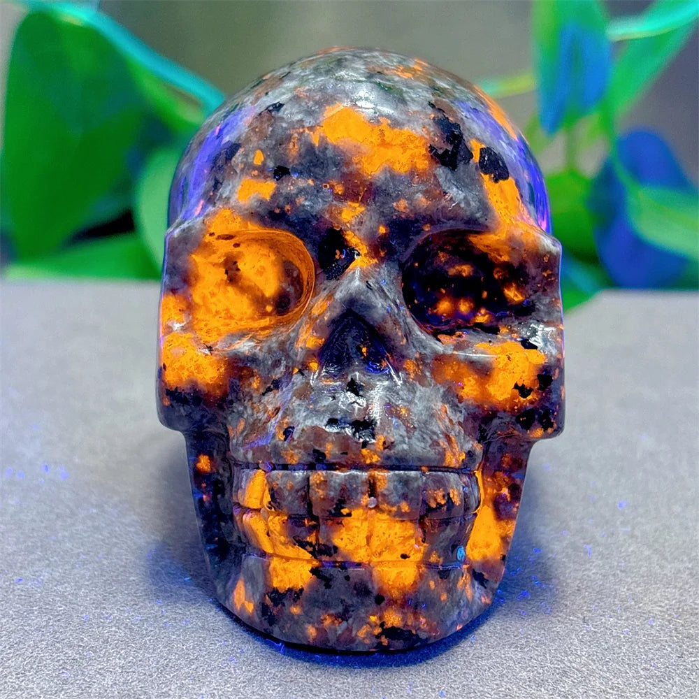 Yooperlite Skull Crystal - Natural Glowing Quartz Stone for Halloween Decor, Reiki Healing, Spiritual Energy & Unique Home Decor Gifts | Perfect for Meditation, Crystal Collections & Gothic Decorations