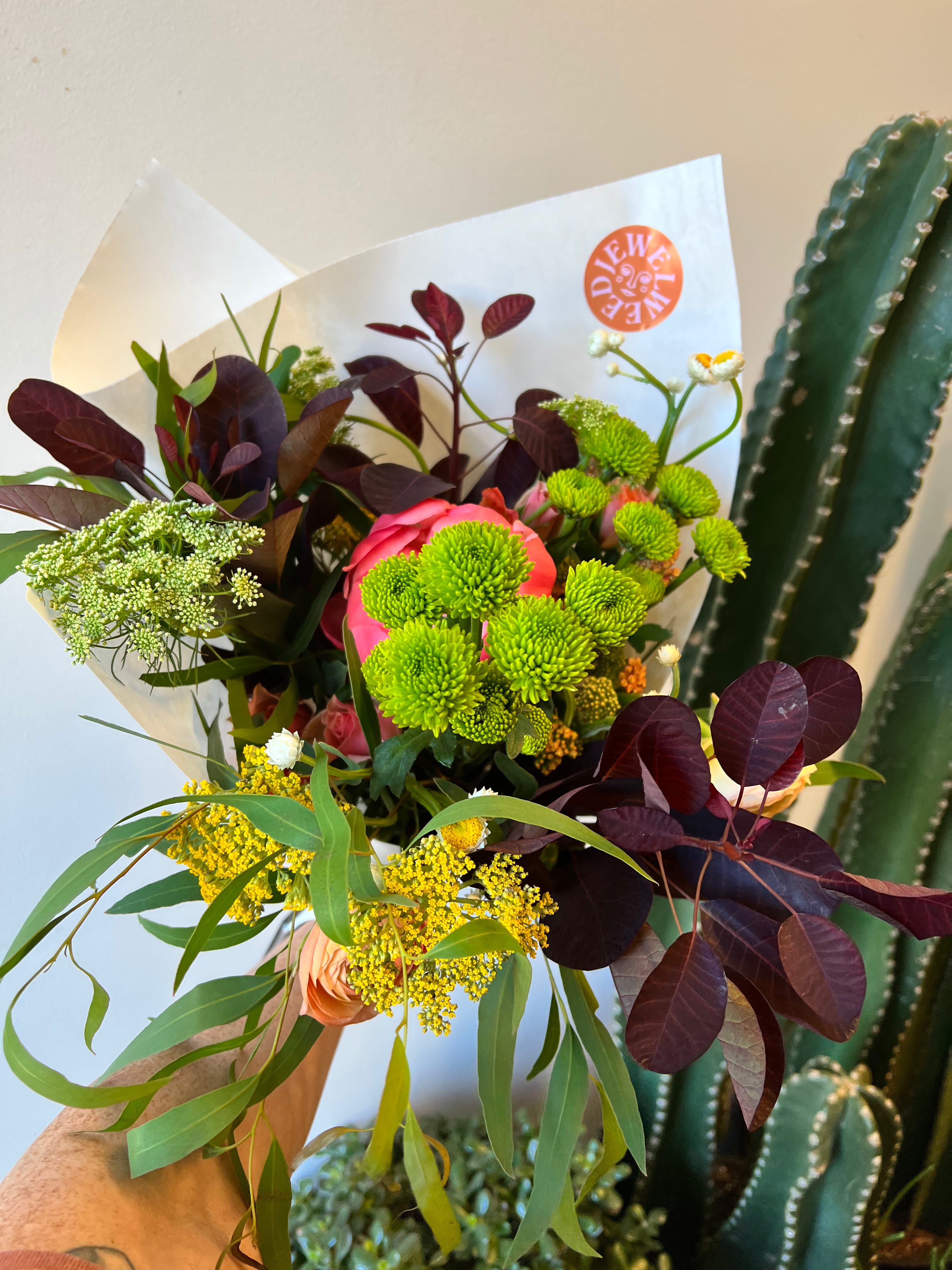 Petite Bouquet - Elegant Mini Floral Arrangement for Gifts, Home Decor & Special Occasions | Perfect for Weddings, Anniversaries & Romantic Surprises
