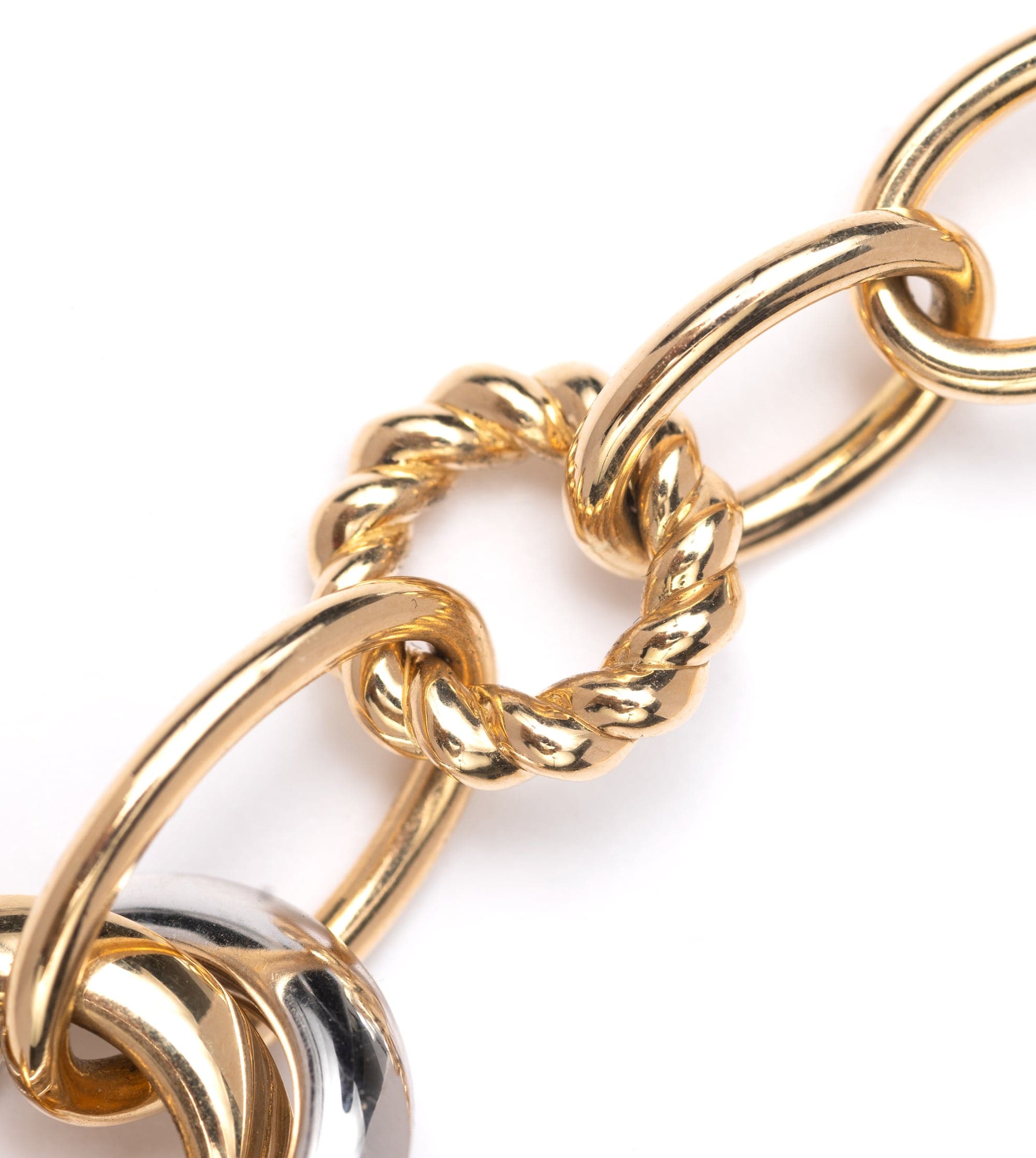 Stylish Menagerie Chain Bracelet for Women & Men - Trendy Animal Link Jewelry for Casual & Formal Wear