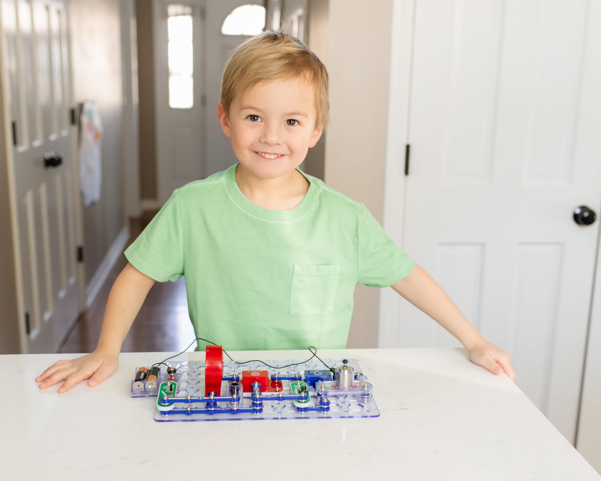 Snap Circuits Extreme SC-750 Electronics Exploration Kit - 750+ STEM Projects with Full Color Manual, 80+ Parts for Kids Ages 8+ | Learn Circuits, Science & Engineering for School & Home Experiments