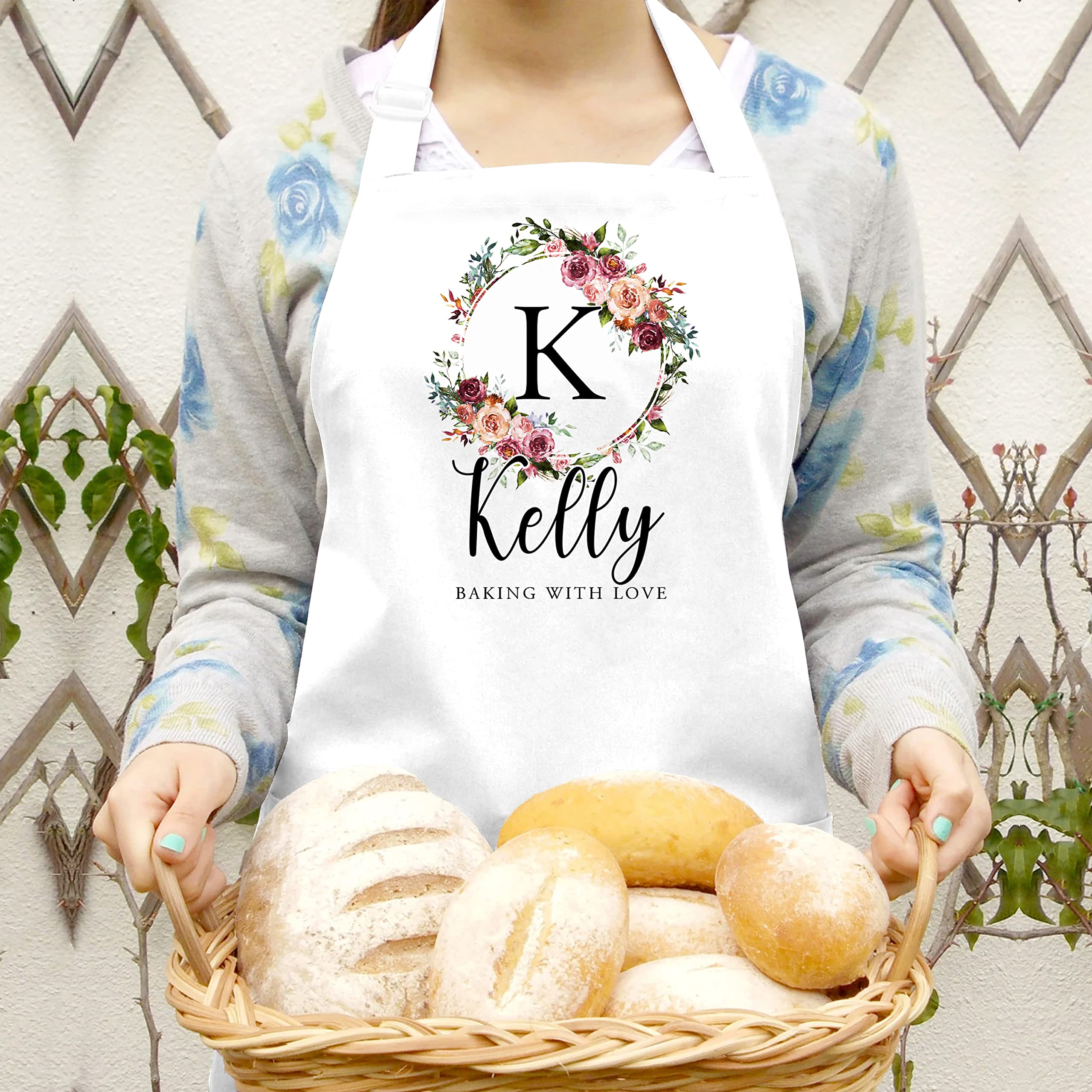 Personalized Floral Initial Kitchen Apron with Pockets - Custom Chef Cooking Apron for Women, Baking, BBQ, Grilling - Funny & Unique Gift Idea for Mom, Wife, Bakers - Perfect for Home Cooking, Outdoor BBQ, and Kitchen Decor