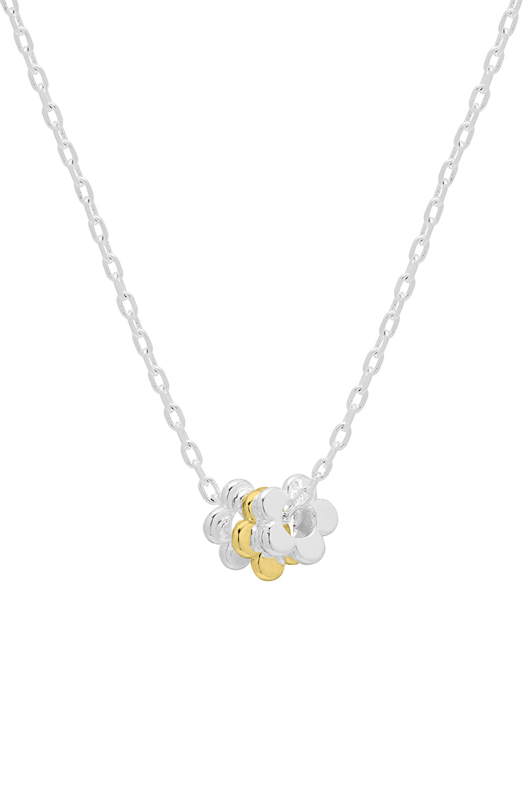 Elegant Trio Flower Necklace for Women - Dainty Floral Pendant Jewelry Gift for Her - Perfect for Weddings, Date Nights & Special Occasions