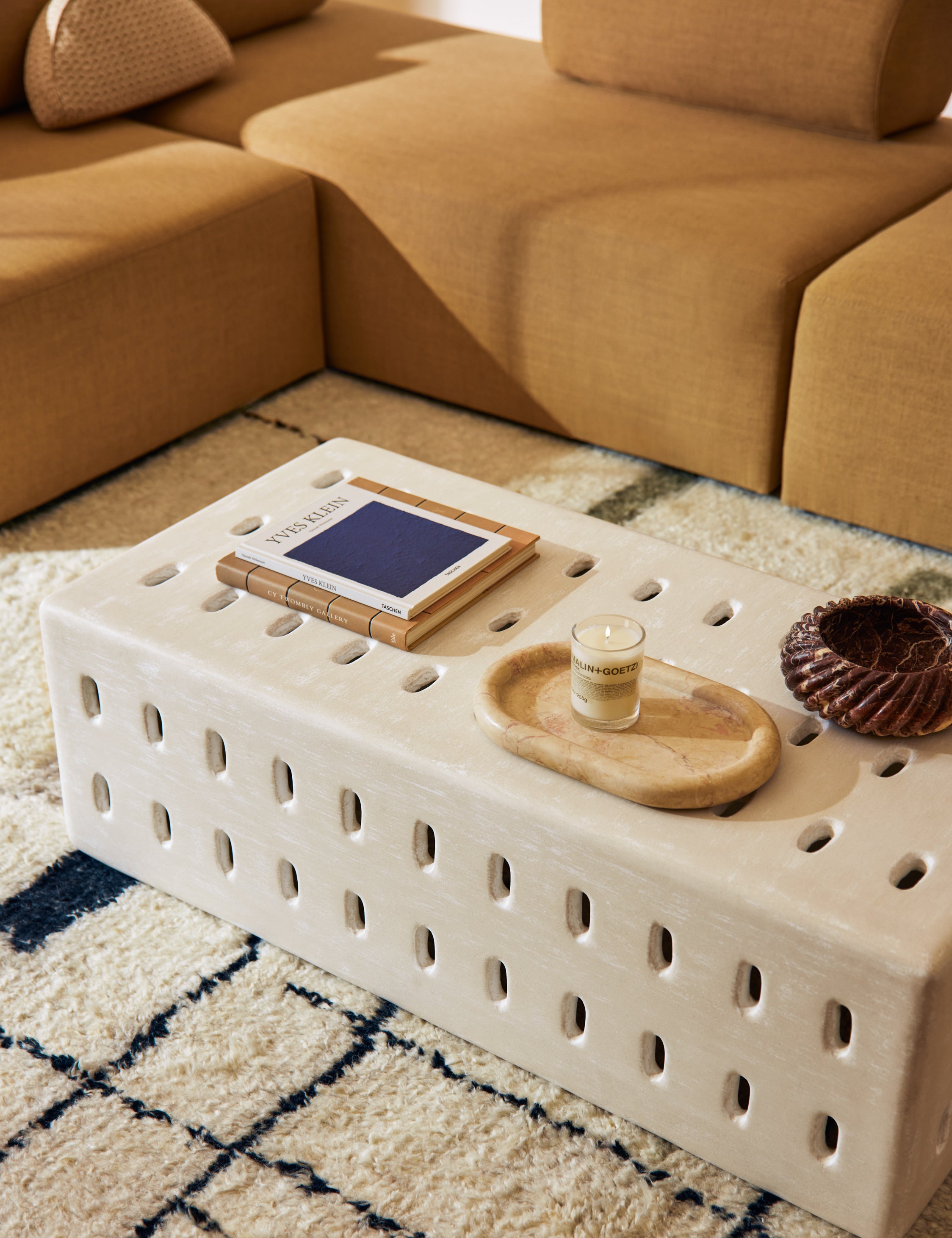 Modern Cabra Indoor Outdoor Coffee Table - Waterproof & Durable for Patio, Living Room, Garden - Perfect for Relaxing & Entertaining