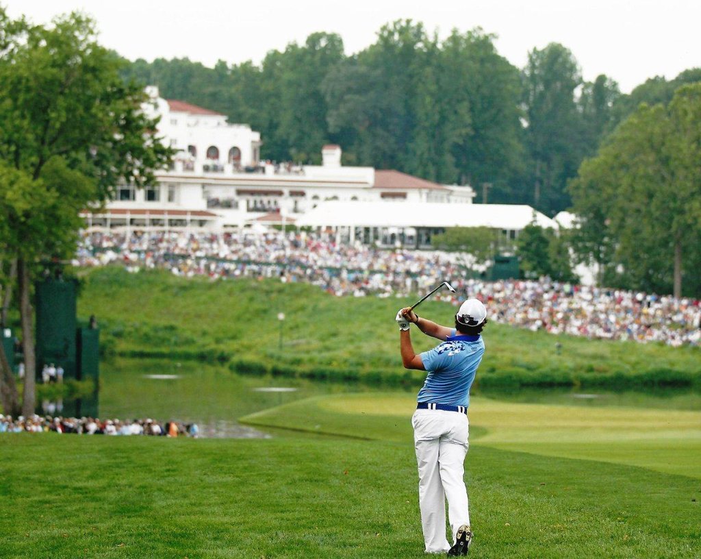 Rory McIlroy 2011 US Open 18th Hole Winning Moment Photo - First Major Championship Victory - Perfect for Golf Fans, Sports Memorabilia, and Office Decor