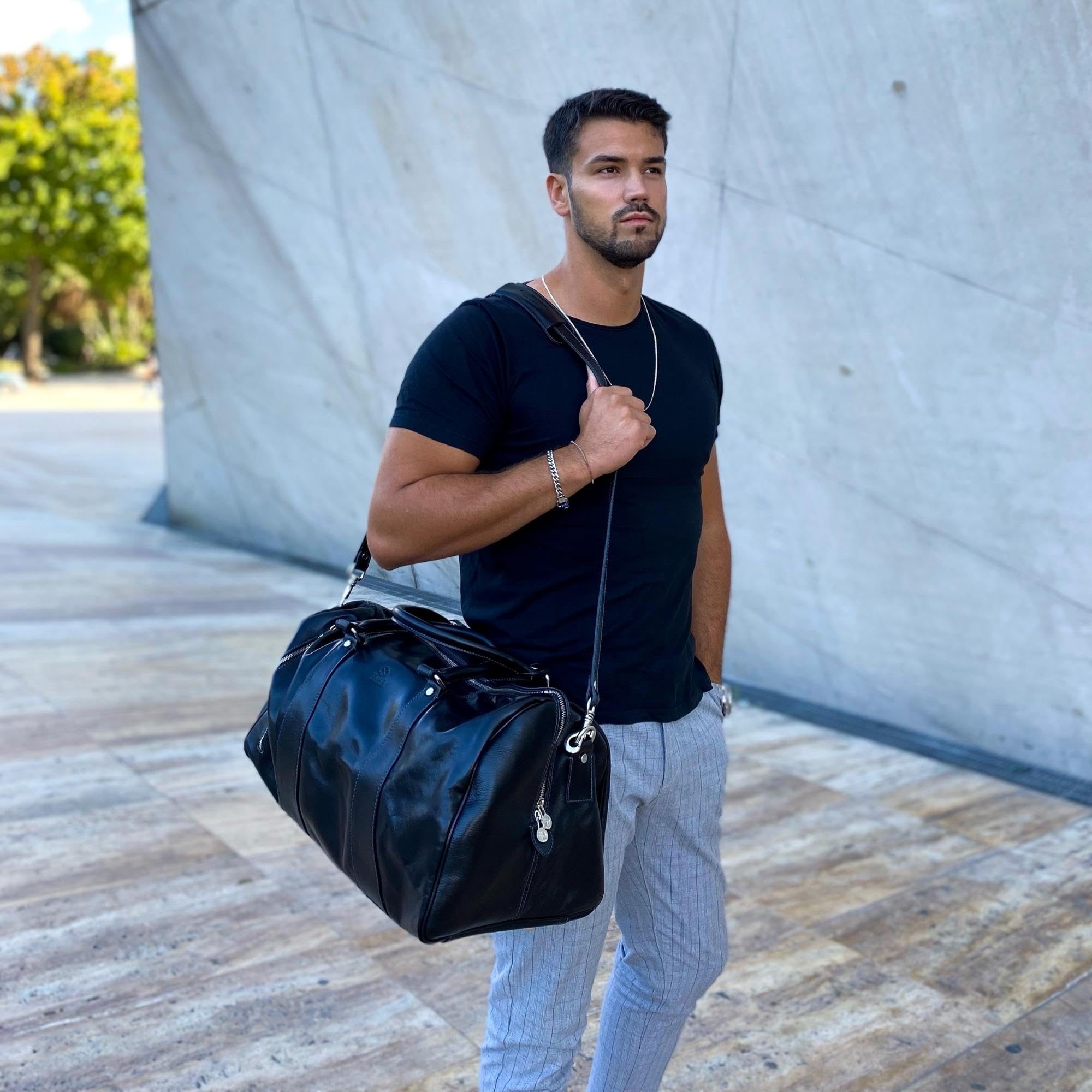 Durable Leather Duffel Bag for Travel & Gym - Weekend Essentials