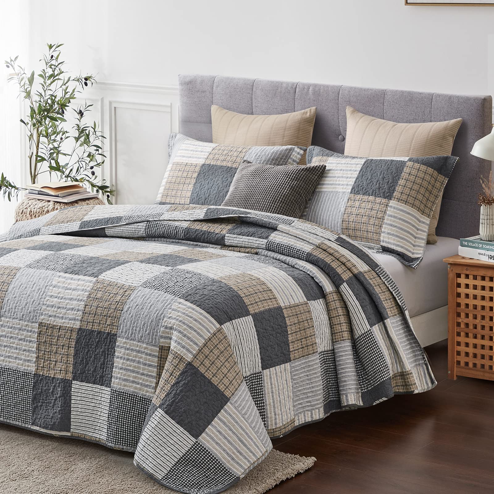 KALOOLA Twin Size Quilt Set - 100% Cotton Farmhouse Plaid Bedspread | Reversible Lightweight Grey & White College Bedding (2-Piece) for Dorm Rooms, Guest Bedrooms & Cozy Farmhouse Decor