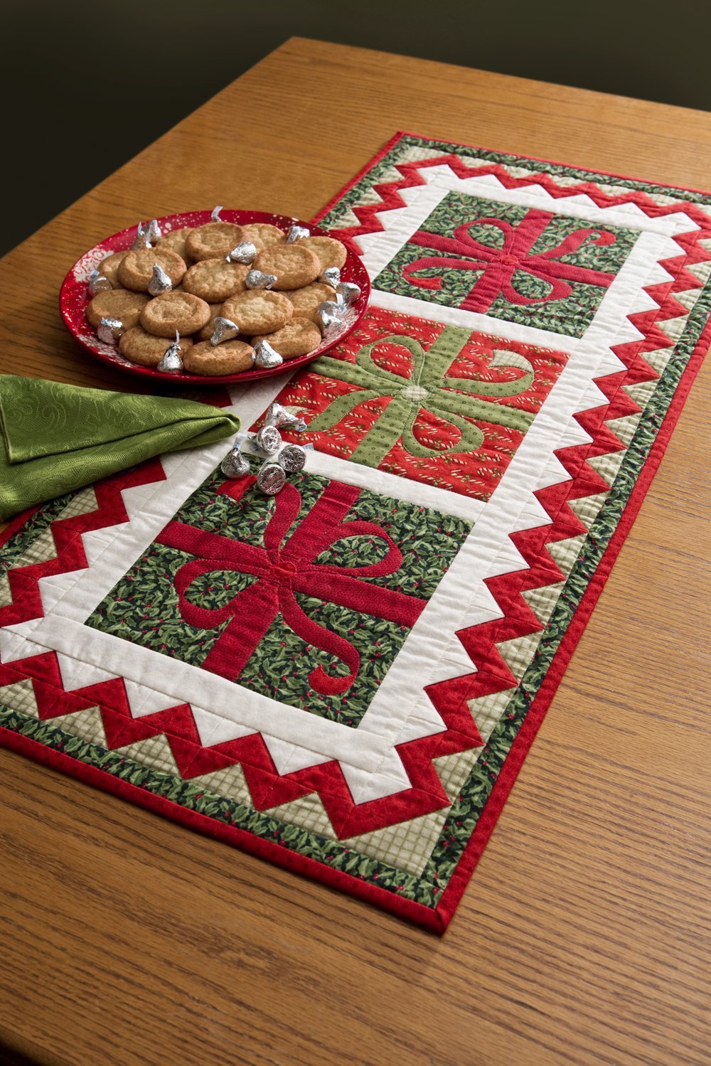 Festive Christmas Quilts - Holiday Home Decor for Cozy Winter Nights & Seasonal Celebrations | Perfect for Living Room, Bedroom & Holiday Gifting