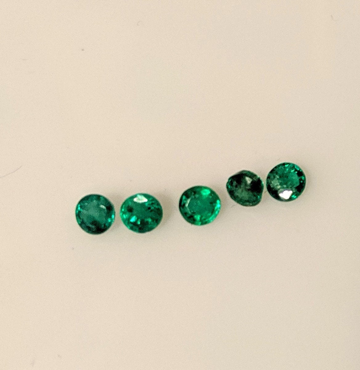 5-Piece Natural Colombian Emerald Gemstone Set - 3mm Round VS Quality (0.686 TCW) - May Birthstone for Jewelry Making - Perfect for Rings, Necklaces & DIY Craft Projects