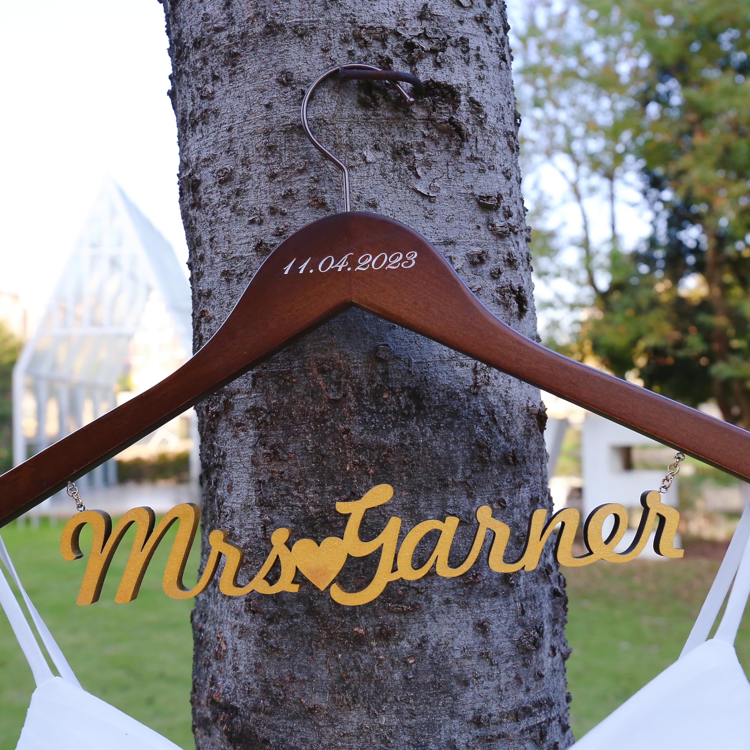 Personalized Wooden Bride Hanger - Custom Wedding Hanger with Engraving for Brides, Bridesmaids & Doctors - Perfect Gift for Wedding, Bridal Shower & Special Occasions