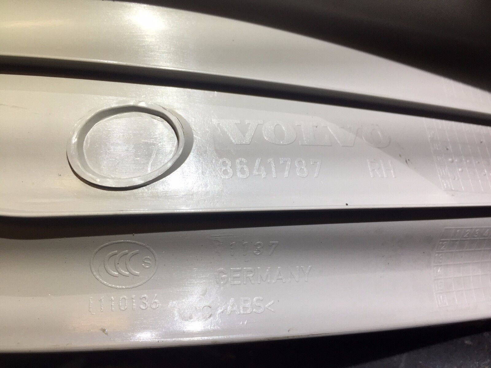 2005-2011 Volvo S40 Right Rear Door Sill Plate Scuff Protector - OEM Replacement Part for Car Interior Protection & Style Enhancement