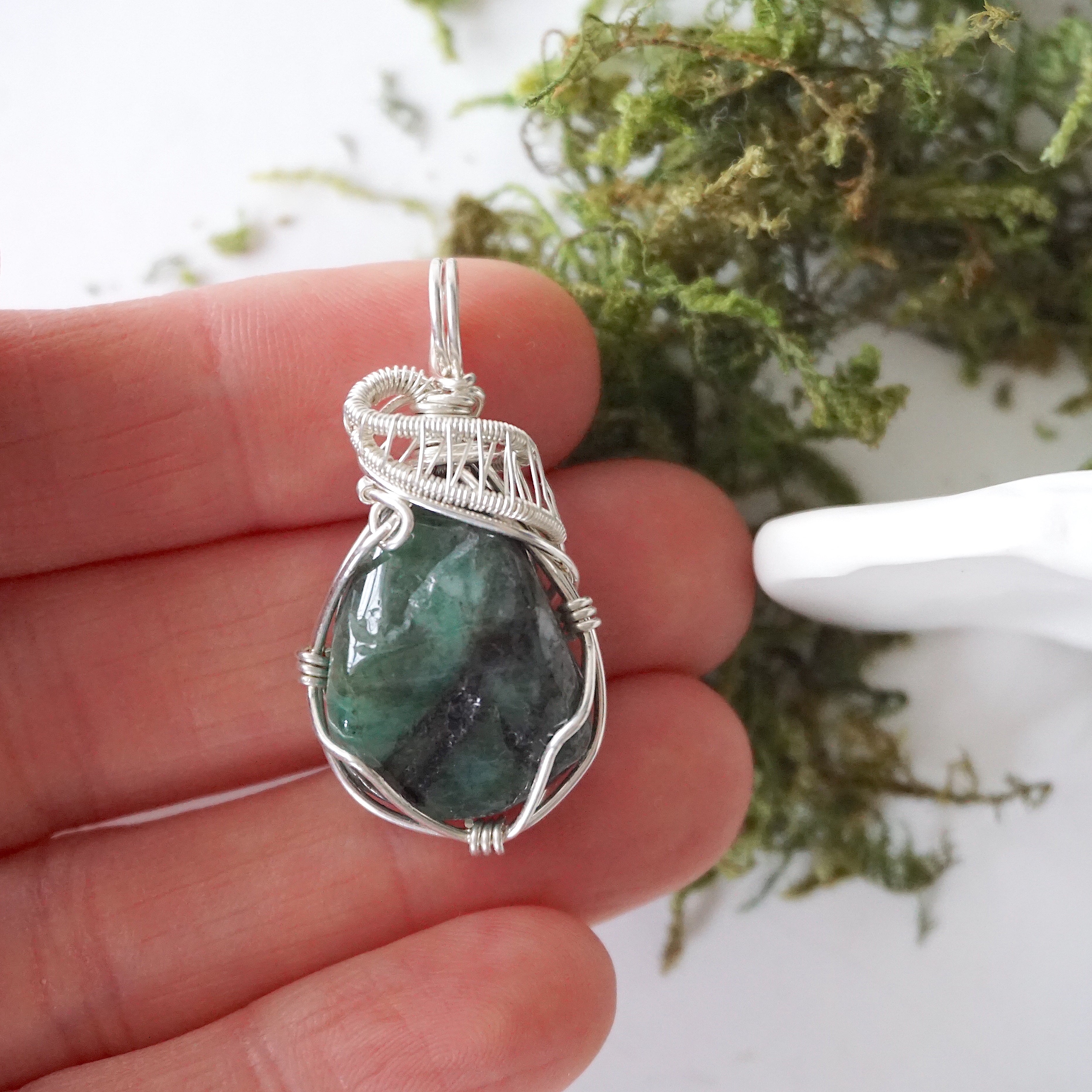 Natural Raw Emerald Pendant Necklace in 925 Sterling Silver - Elegant Handmade Jewelry for Women, Gift for Her, Boho Chic & Everyday Wear