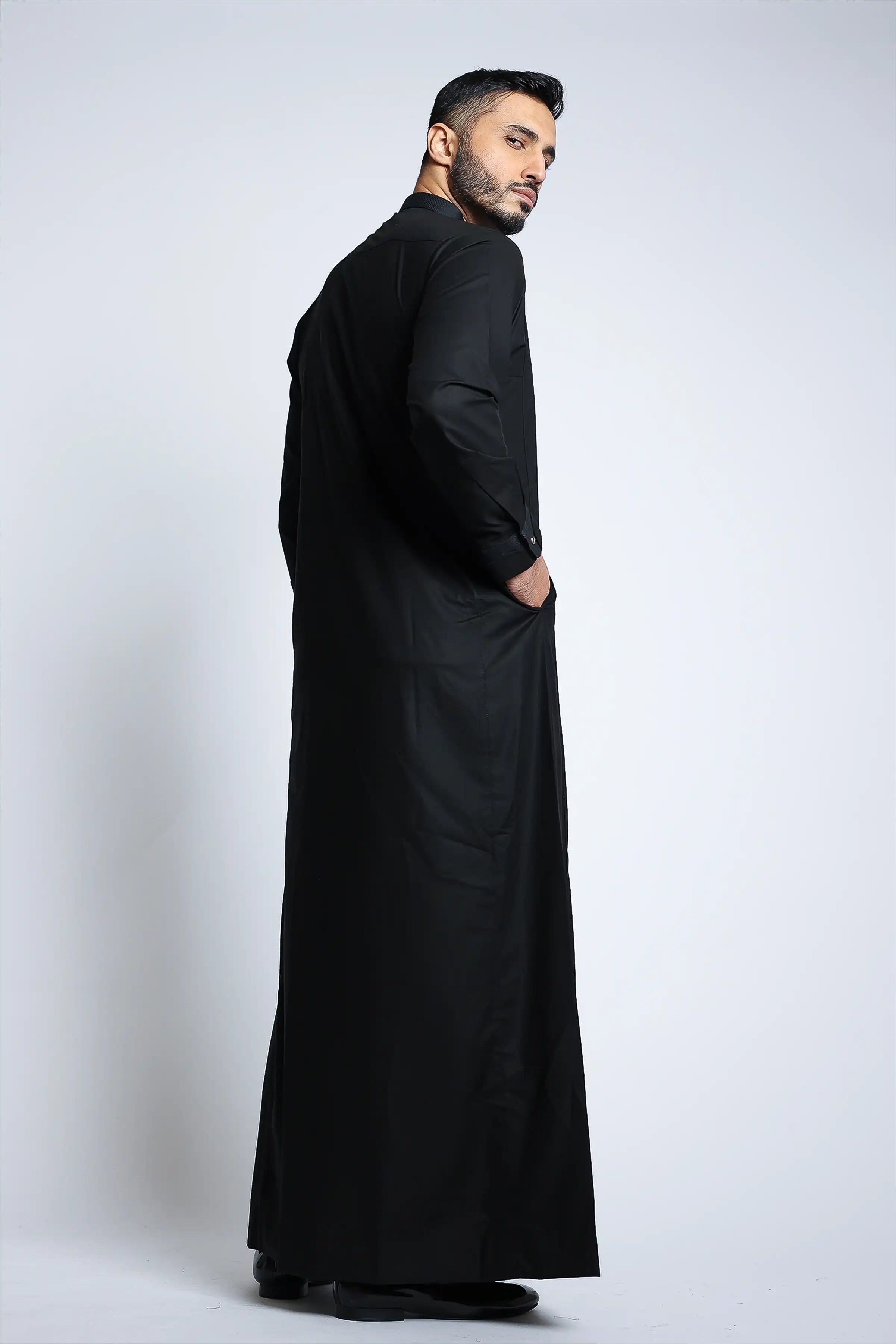 Premium J135 Black Lead Collar Thobe for Men - Traditional Islamic Robe for Prayer, Eid, and Special Occasions
