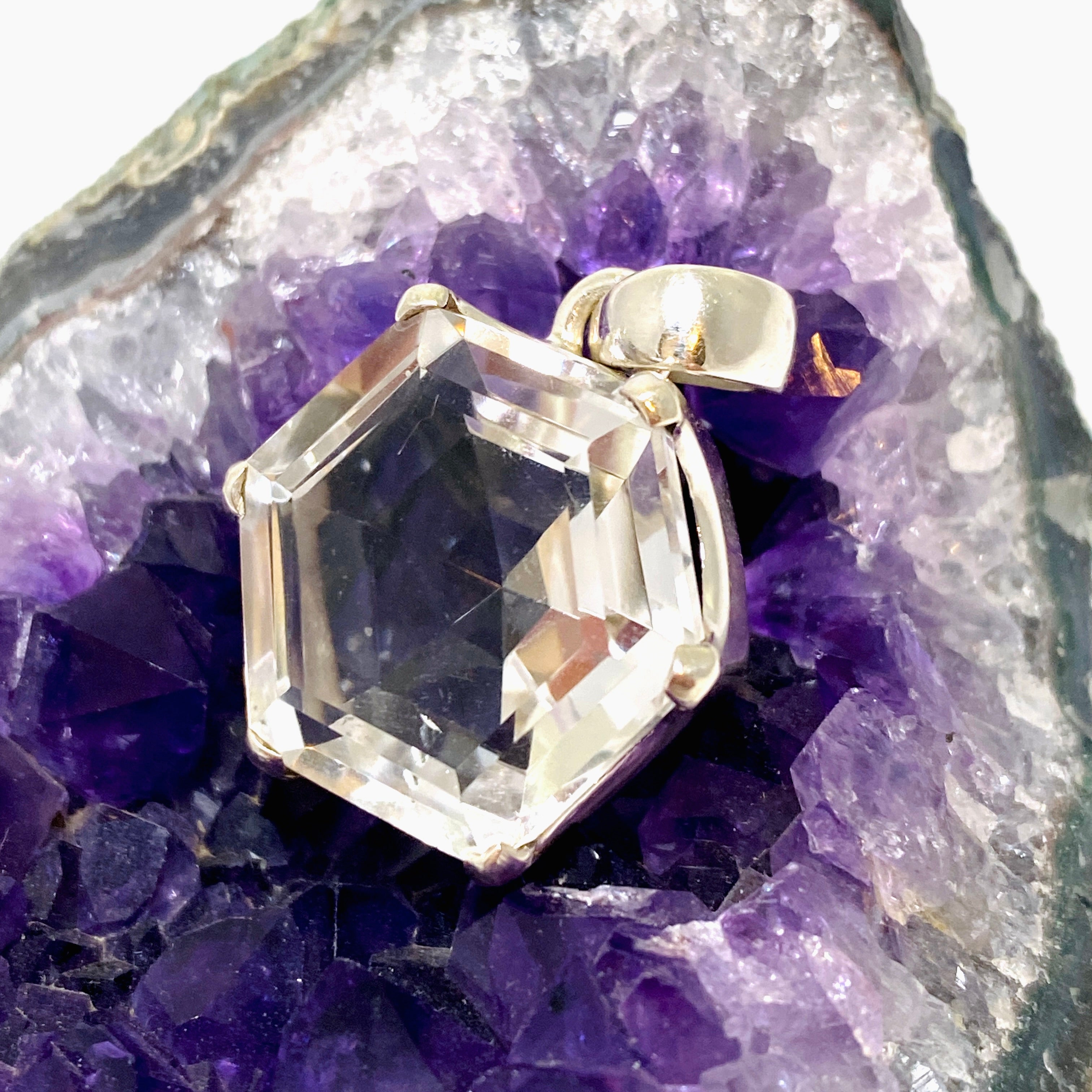 Natural Clear Quartz Hexagon Faceted Pendant Necklace - Elegant Healing Crystal Jewelry for Women - Perfect for Meditation, Yoga & Spiritual Gifts