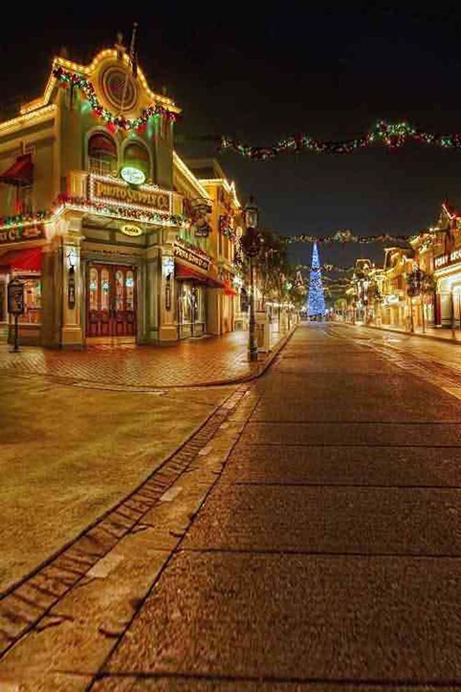 8' x 12' Christmas Street Night Scene Backdrop - Computer Printed Photographic Background for Holiday Parties, Photo Booths & Festive Decorations (ZJZ-083)