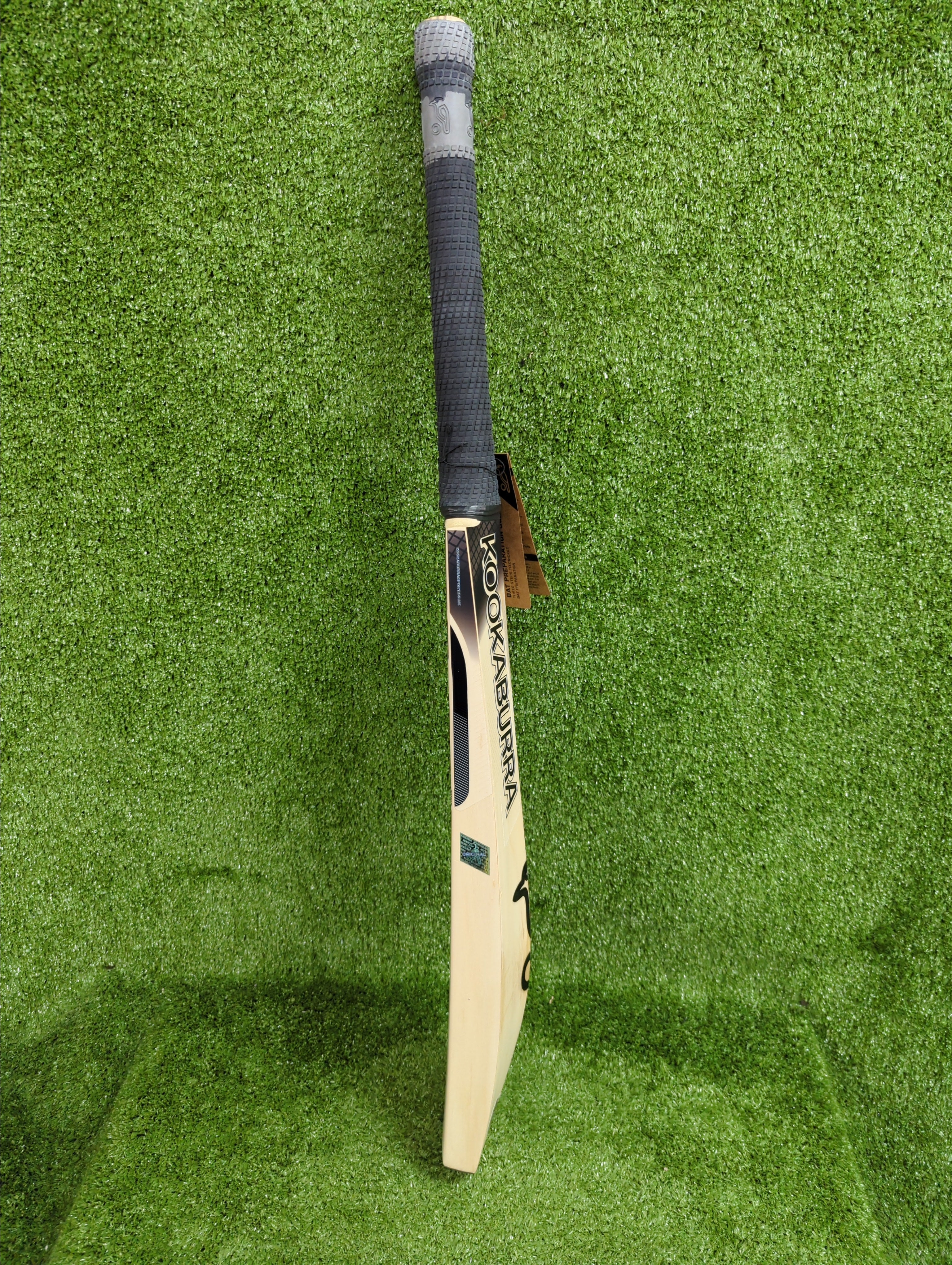 Kookaburra Stealth Max English Willow Cricket Bat - Premium Performance for Professional & Amateur Players - Perfect for Matches & Training Sessions
