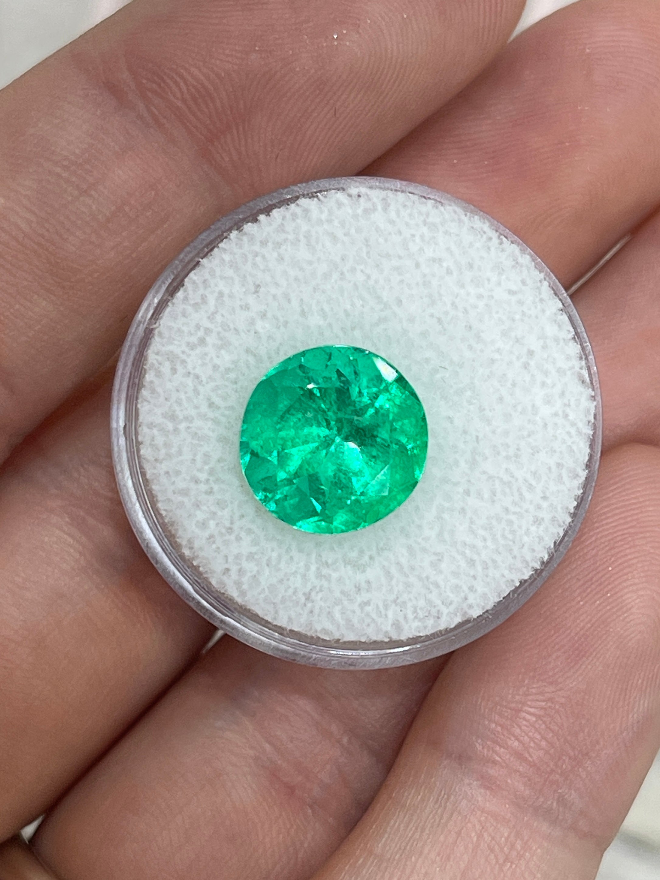 5.48 Carat Natural Colombian Emerald - 11.3x11.3mm Round Vivid Green Gemstone for Jewelry Making, Engagement Rings & Luxury Gifts