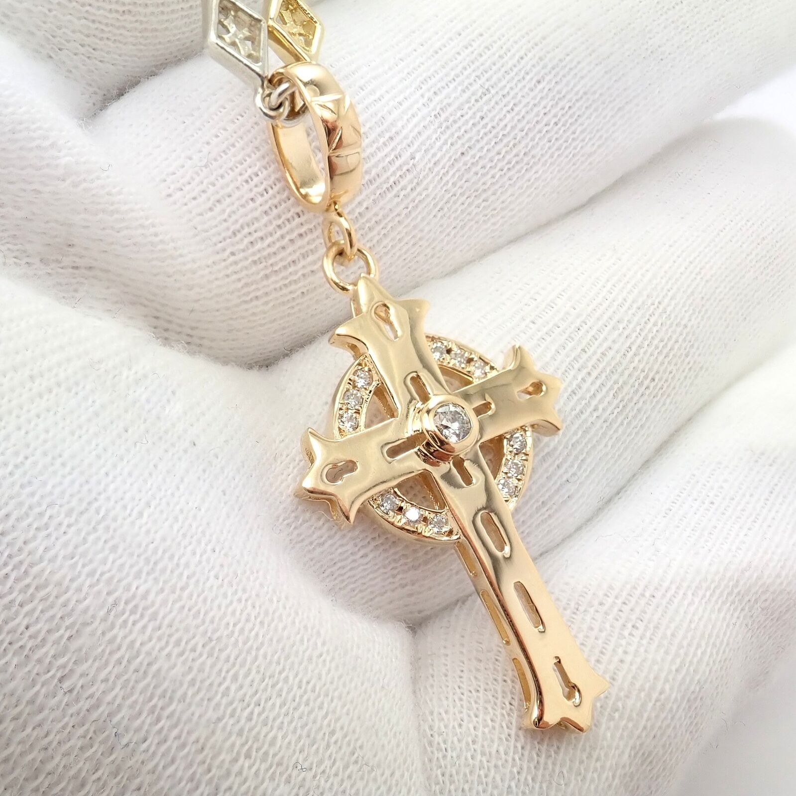 Authentic Loree Rodkin 18k Yellow Gold and Silver Cross Diamond Pendant Necklace - Perfect for Gifts, Weddings & Special Occasions