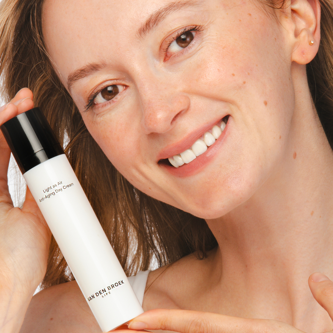 Lightweight Anti-Aging Day Cream with Hyaluronic Acid & Vitamin E - Hydrating & Firming Face Moisturizer for Women - Perfect for Daily Skincare Routine & Reducing Fine Lines