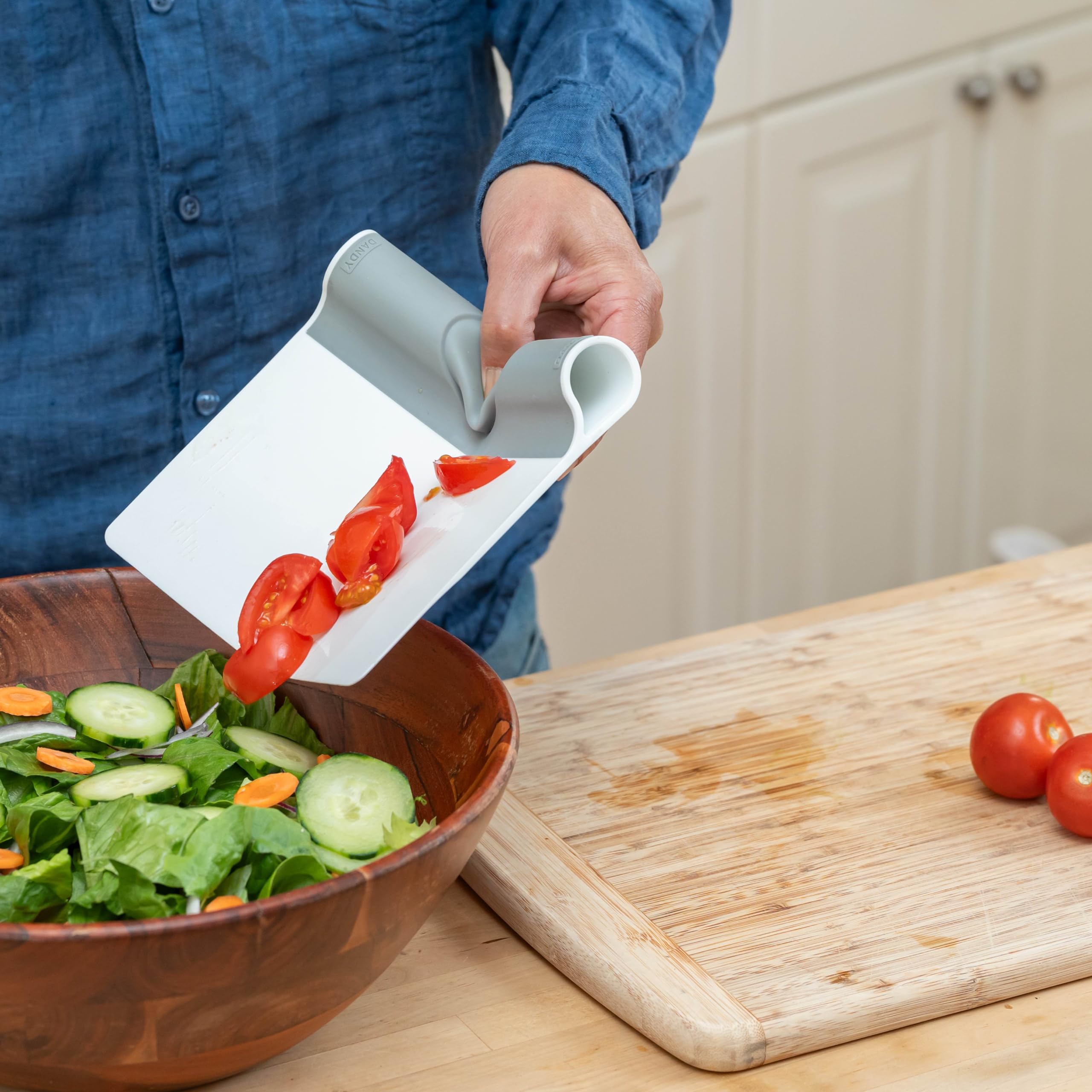 DANDY ScooperDuper - Multi-Purpose Folding Kitchen Tool | Bench Scraper, Dough Cutter & Food Scooper | Ergonomic Design for Baking, Cooking & Food Prep | Perfect for Cutting Boards & Chef Knives | Space-Saving Kitchen Gadget for Home & Professional Use