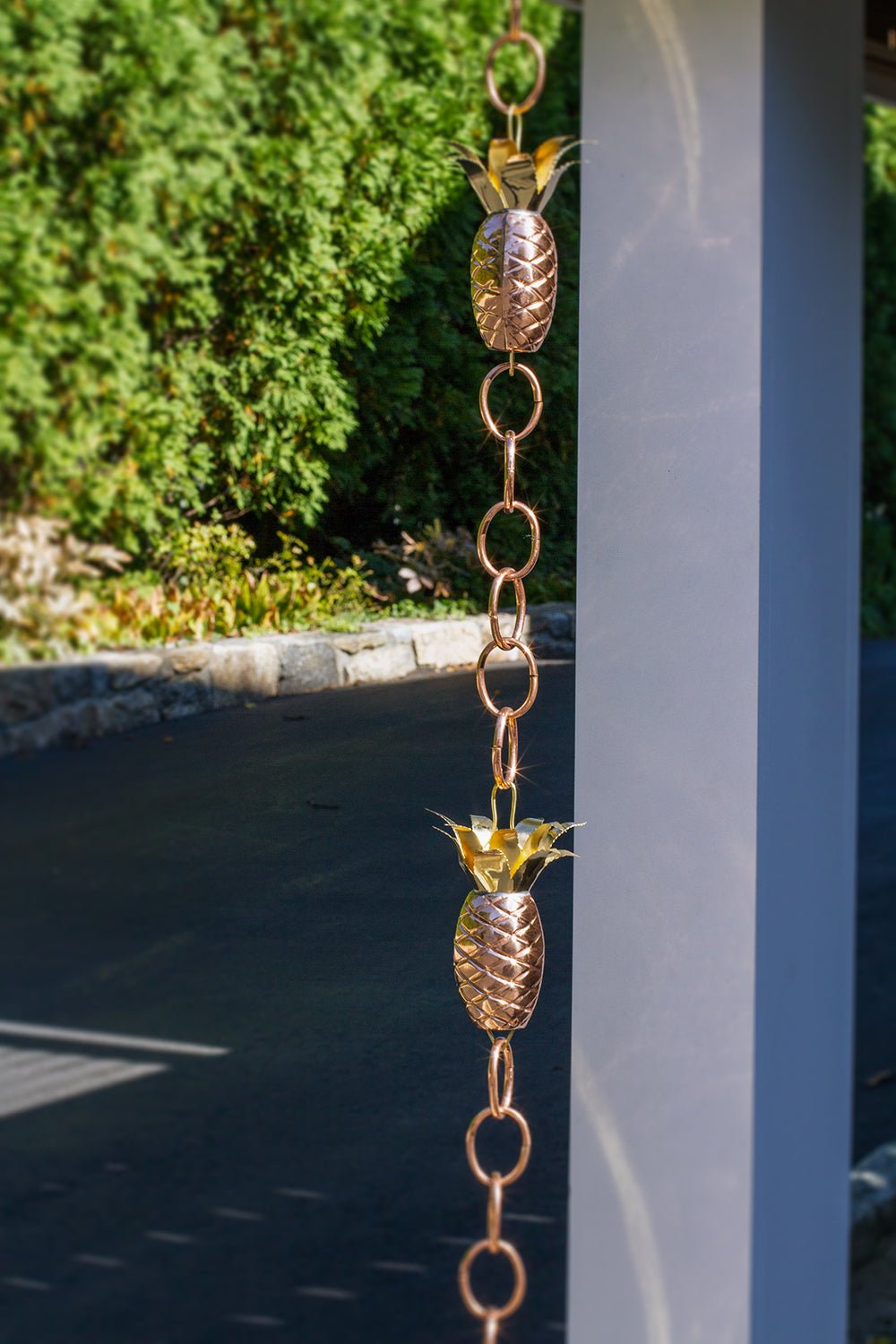 8.5 ft Pineapple Rain Chain with 4 Large Figures - Decorative Garden Water Feature for Outdoor Patio & Yard Drainage