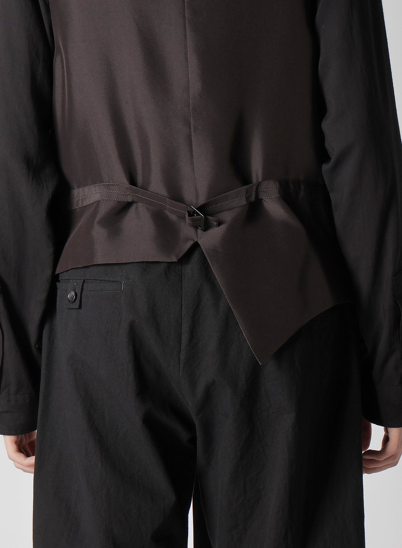 16MOMME HABUTAE Silk Plump Pleated Vest for Women - Elegant Layering Piece for Office, Evening Events & Special Occasions