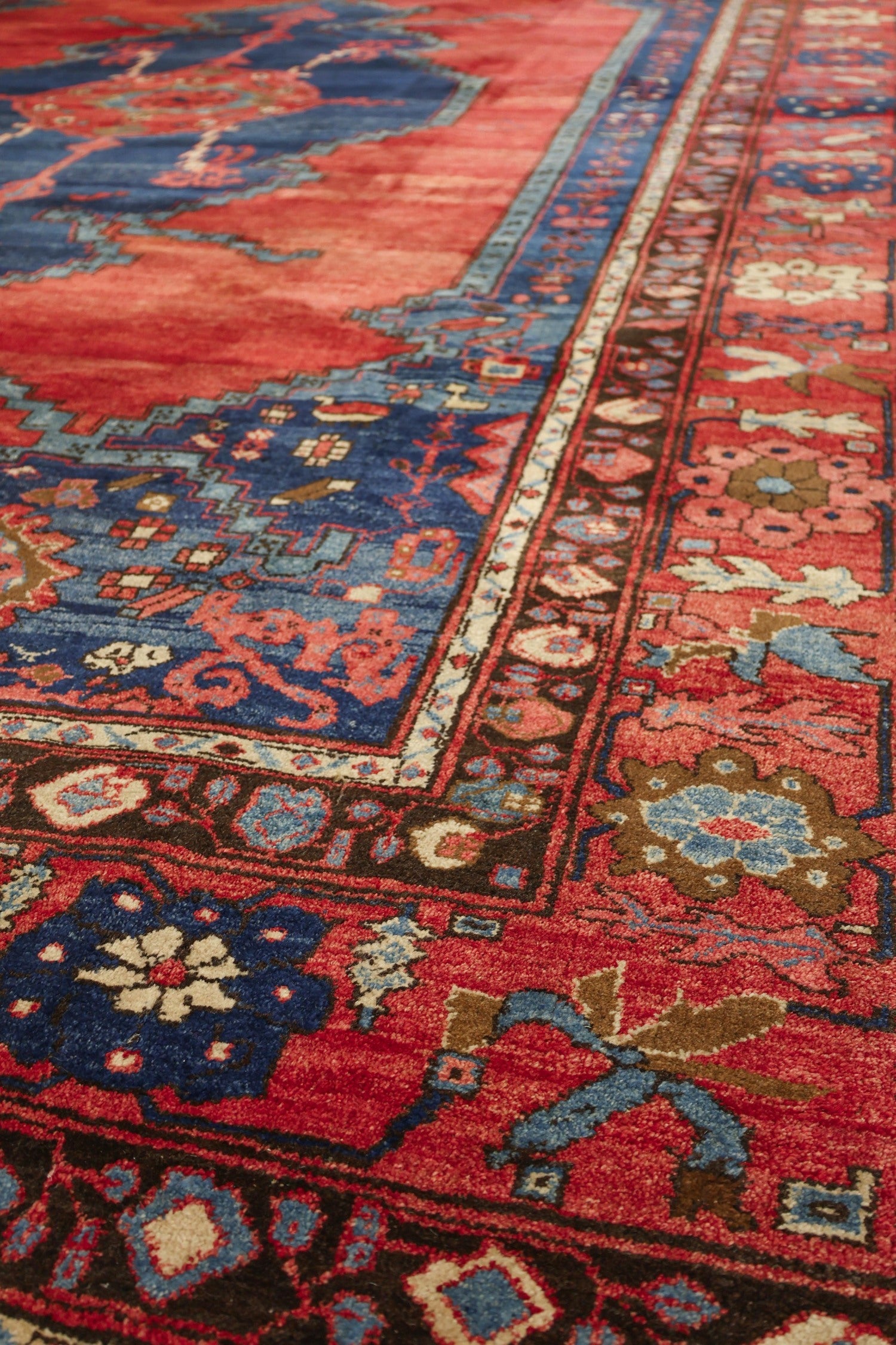 Handwoven Bakshaish Tribal Rug J76420 - Authentic Persian Vintage Carpet for Living Room, Bedroom & Home Decor