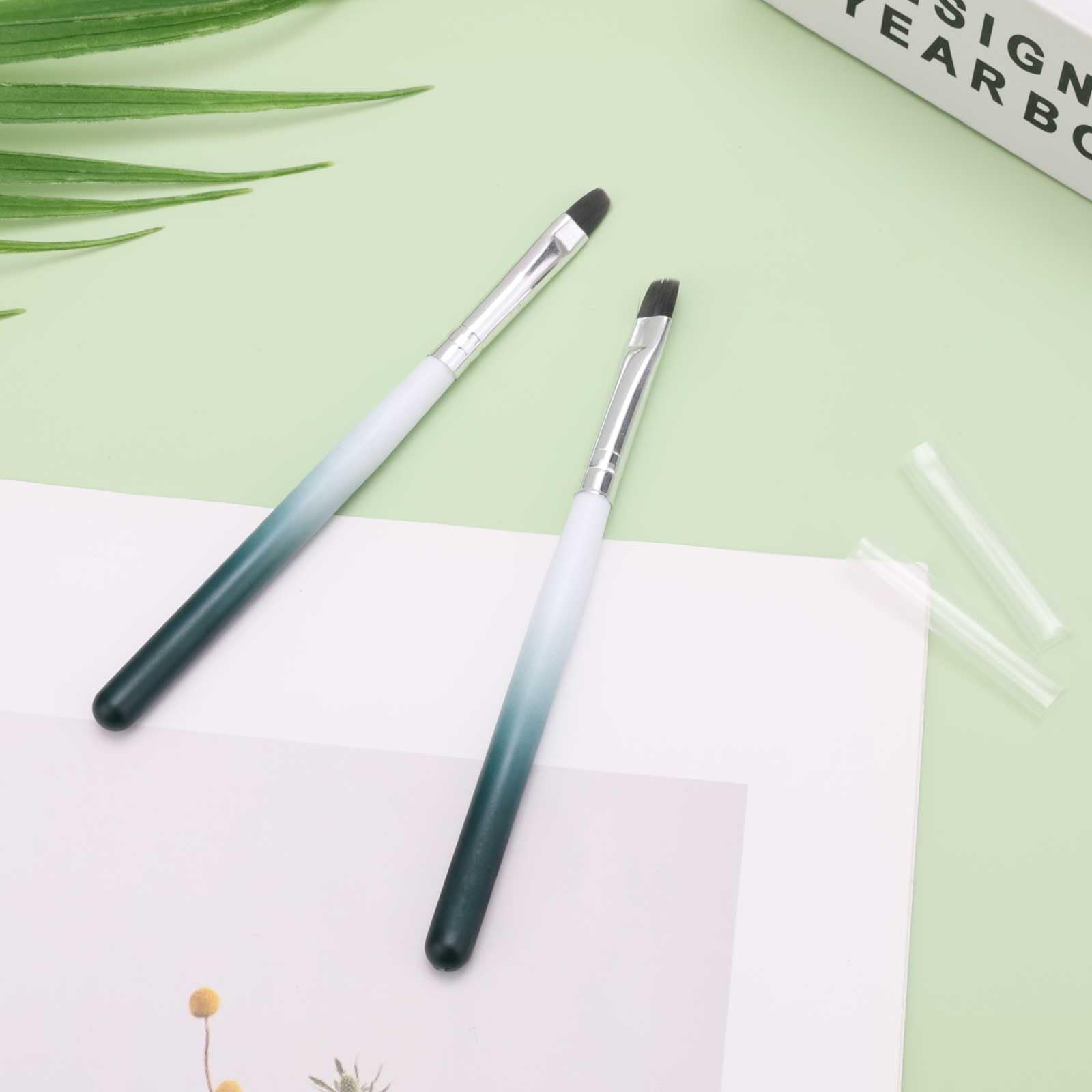 2pcs Nail Clean Up Brushes - Round & Flat Head for Nail Art & Polish Corrections - Perfect for Salon & Home Manicures