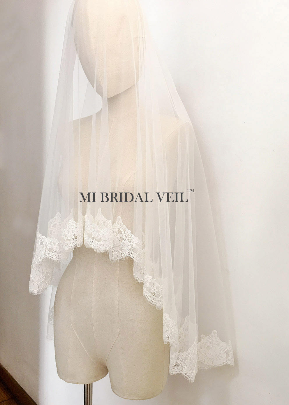 Elegant Mantilla Lace Wedding Veil with Chantilly Rose Lace - Perfect for Bridal Ceremonies, Church Weddings & Romantic Photos