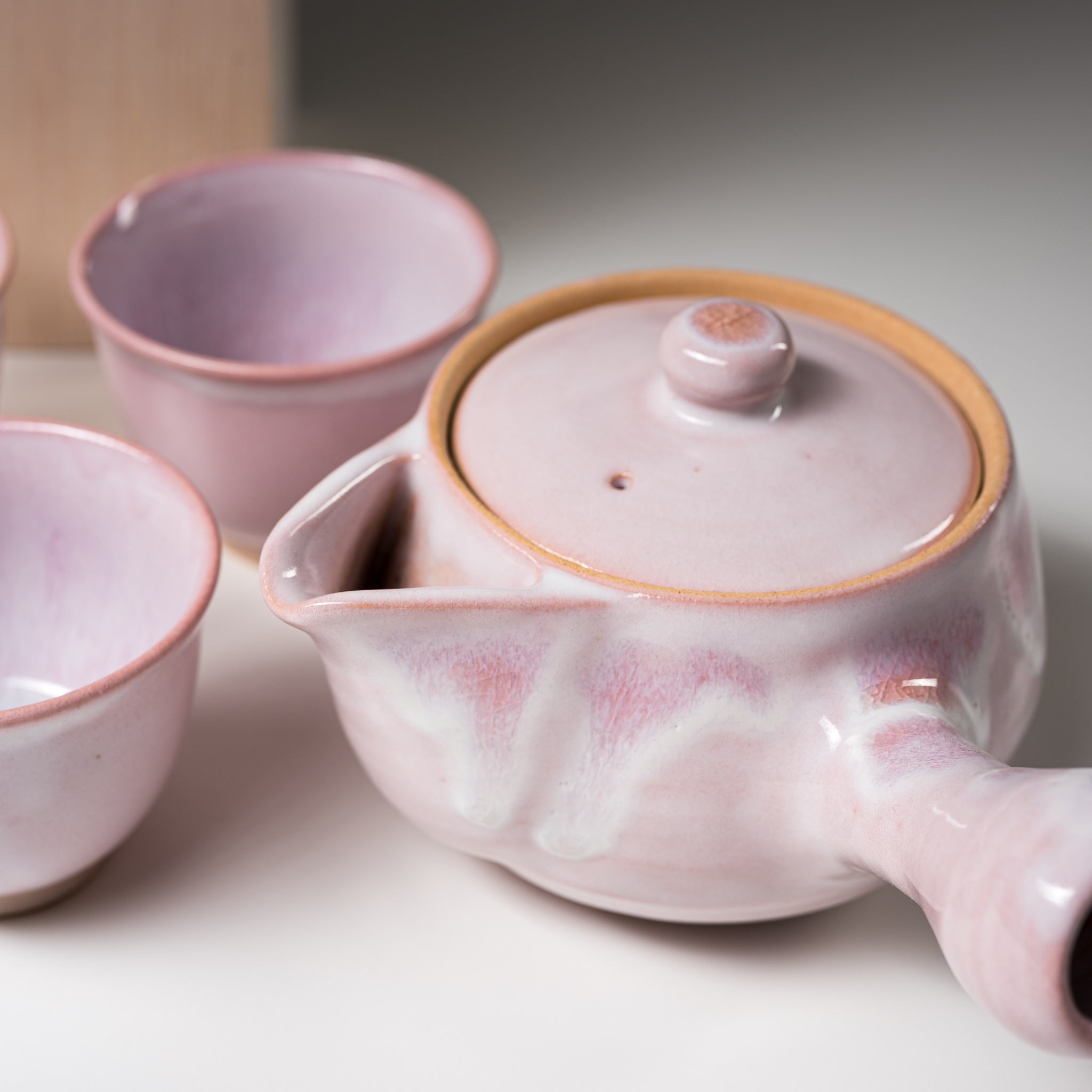 Premium Tenryu Kiln Hagi Ware Japanese Tea Set with Wooden Box - Milky Pink Ceramic for Matcha & Sencha - Perfect for Traditional Tea Ceremonies & Home Decor