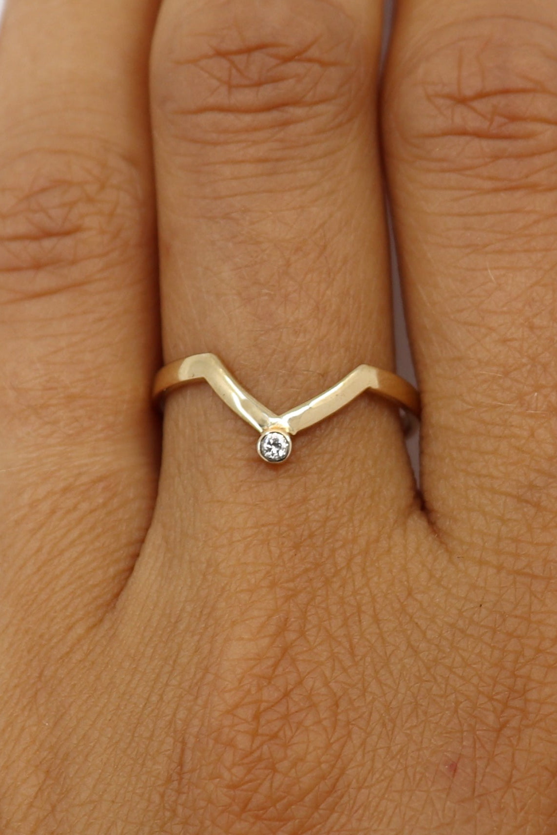 14K White Diamond Yellow Gold Chevron Wedding Band Ring for Women - Elegant Stackable Jewelry for Bridal, Anniversary & Special Occasions
