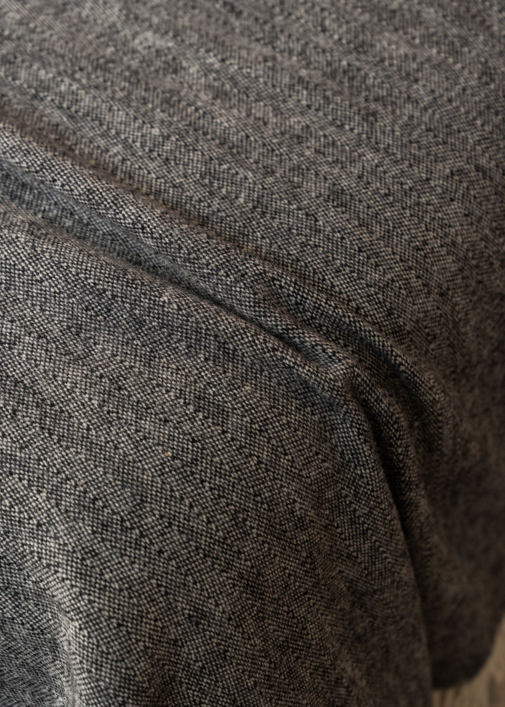 Premium Serra da Estrela Wool Throw Blanket & Bed Cover - Soft Charcoal Gray - Cozy Winter Bedding for Living Room, Bedroom & Cabin Decor