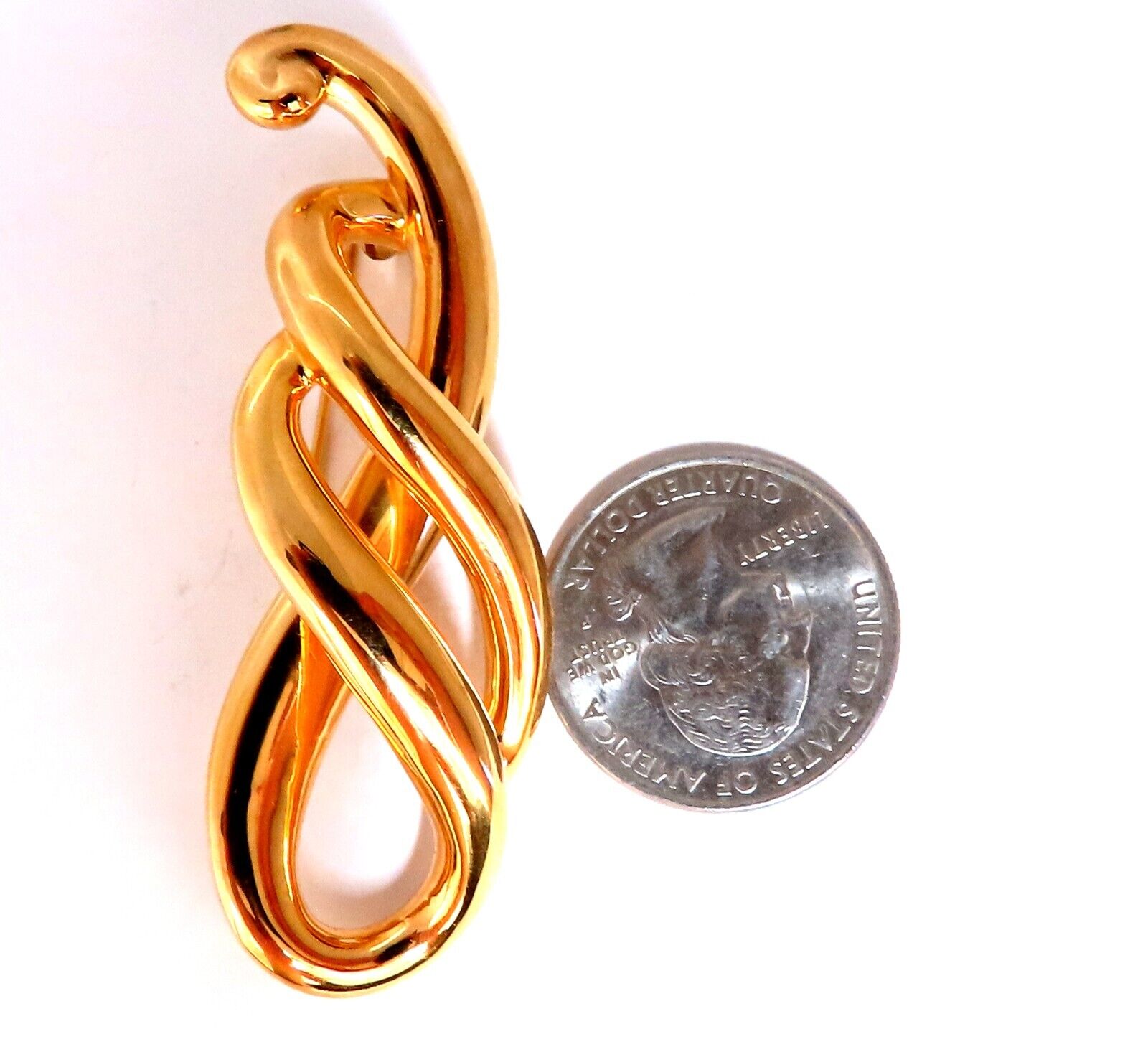 14K Gold Curling Iconic Pin - Elegant Sports Jewelry for Athletes, Fans & Gift Giving - Perfect for Olympics, Championships & Special Occasions