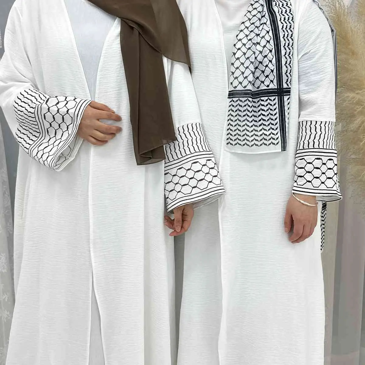 Elegant Muslim Women's Open Abaya Dress with Keffiyeh Embroidery Sleeves - Modest Islamic Fashion for Prayer, Mosque & Special Occasions